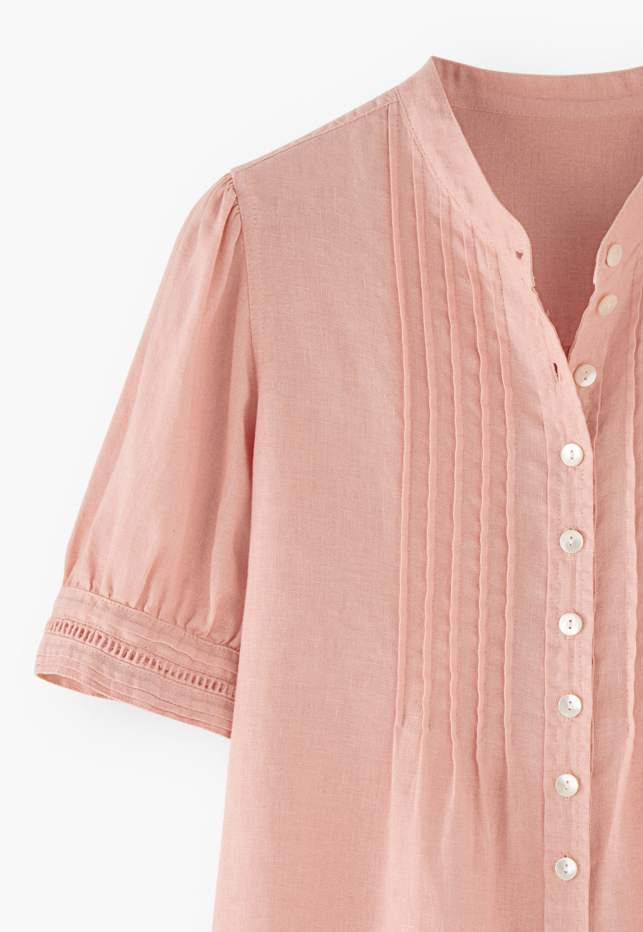 Short-sleeved shirt
