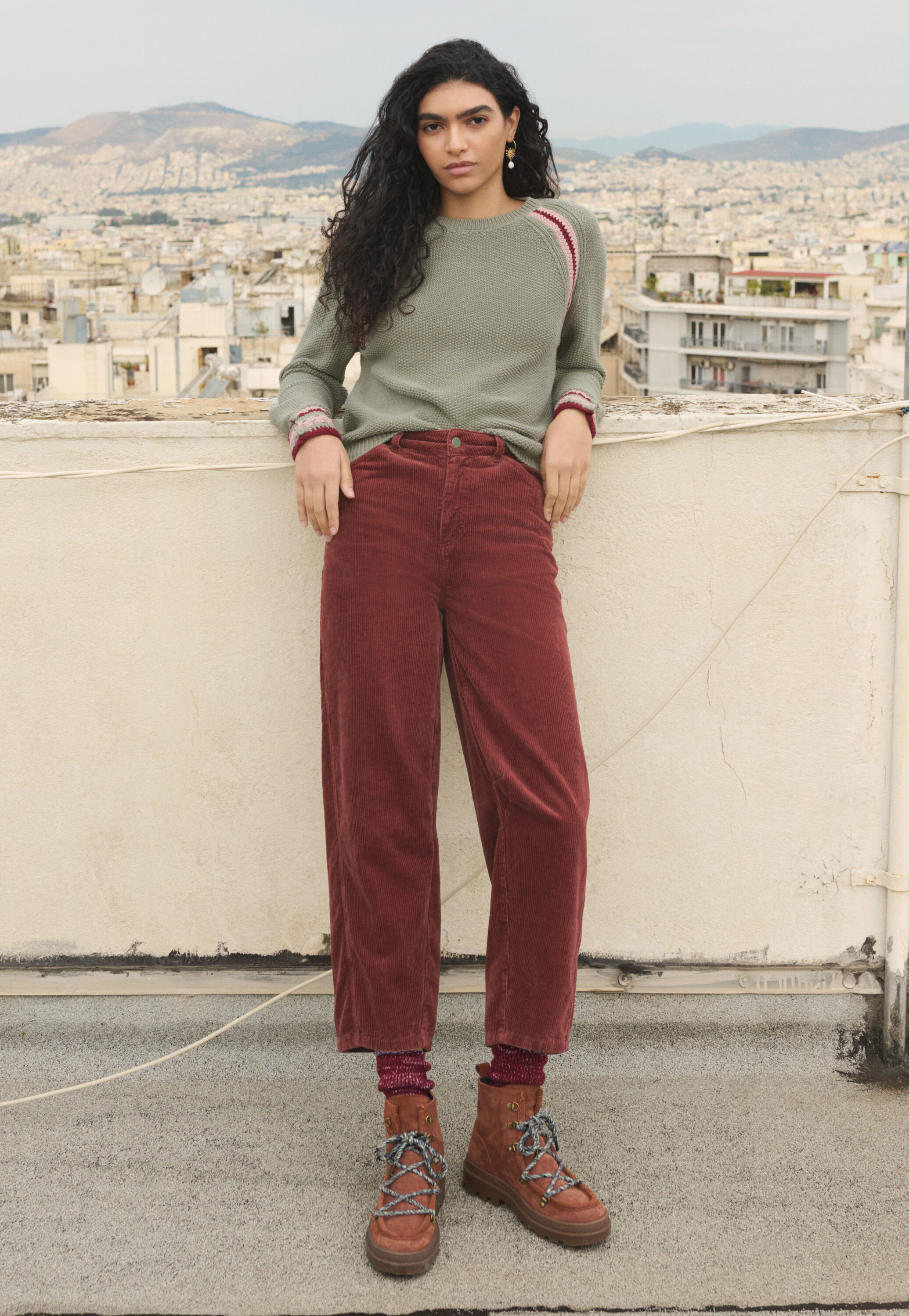 Horseshoe cord trouser