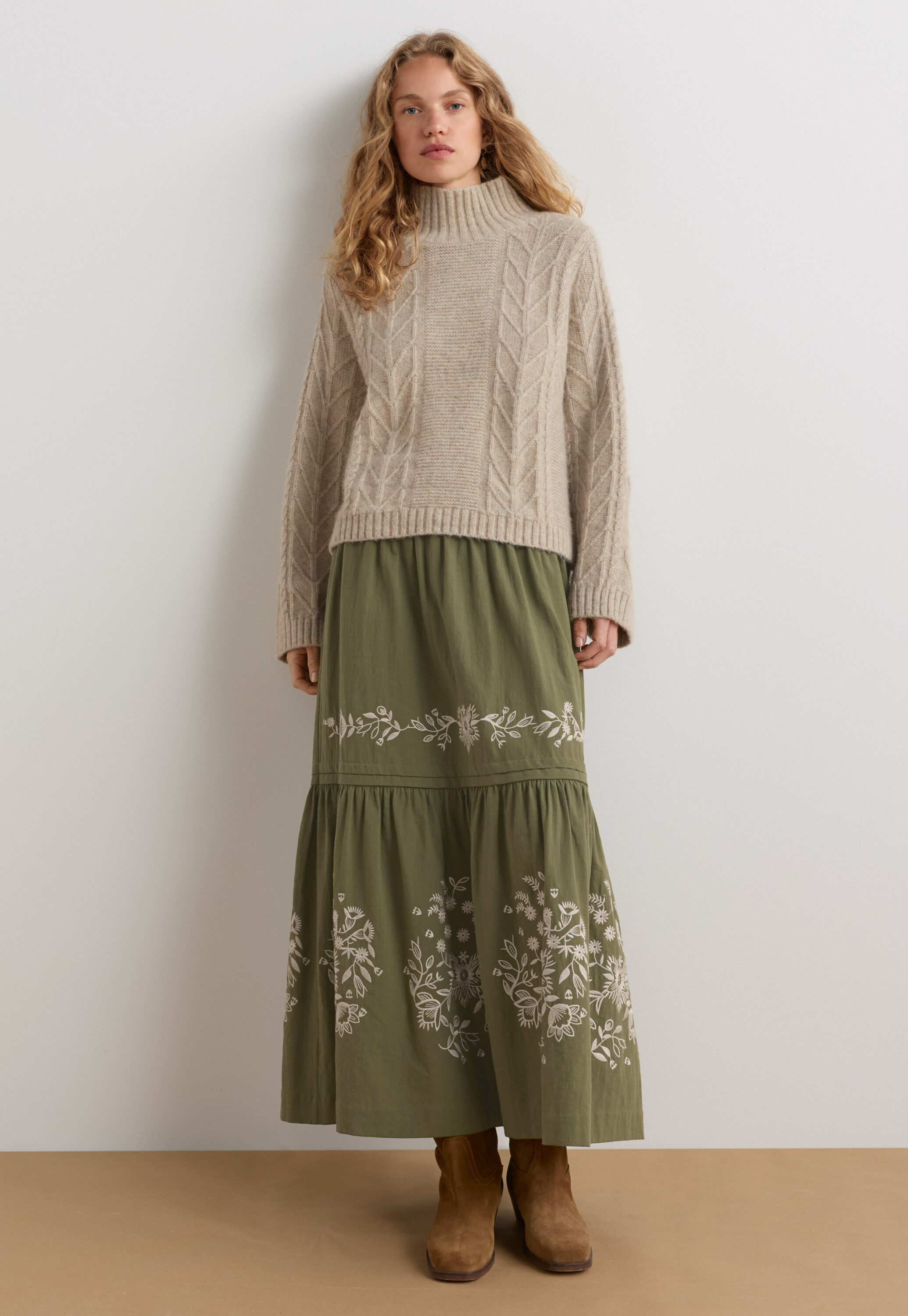 Embroidered skirt