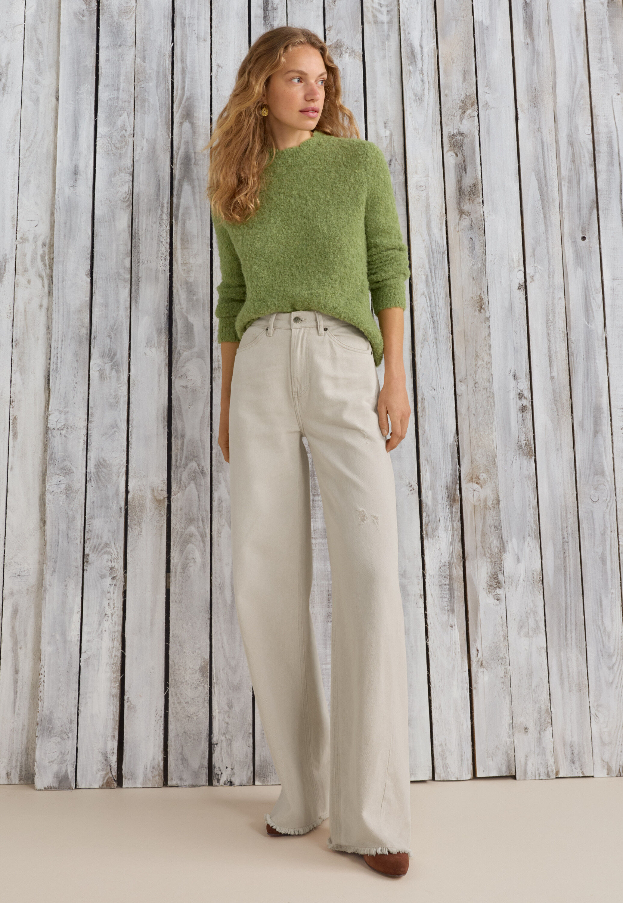 Mid-rise wide-leg jeans