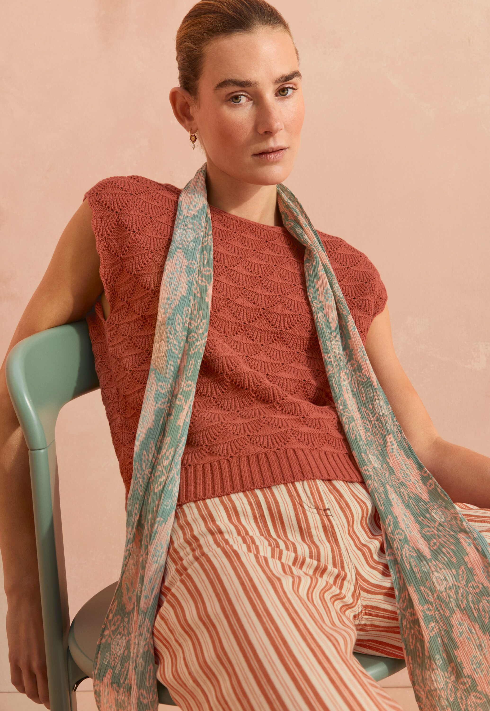 Stitch-detail sleeveless sweater