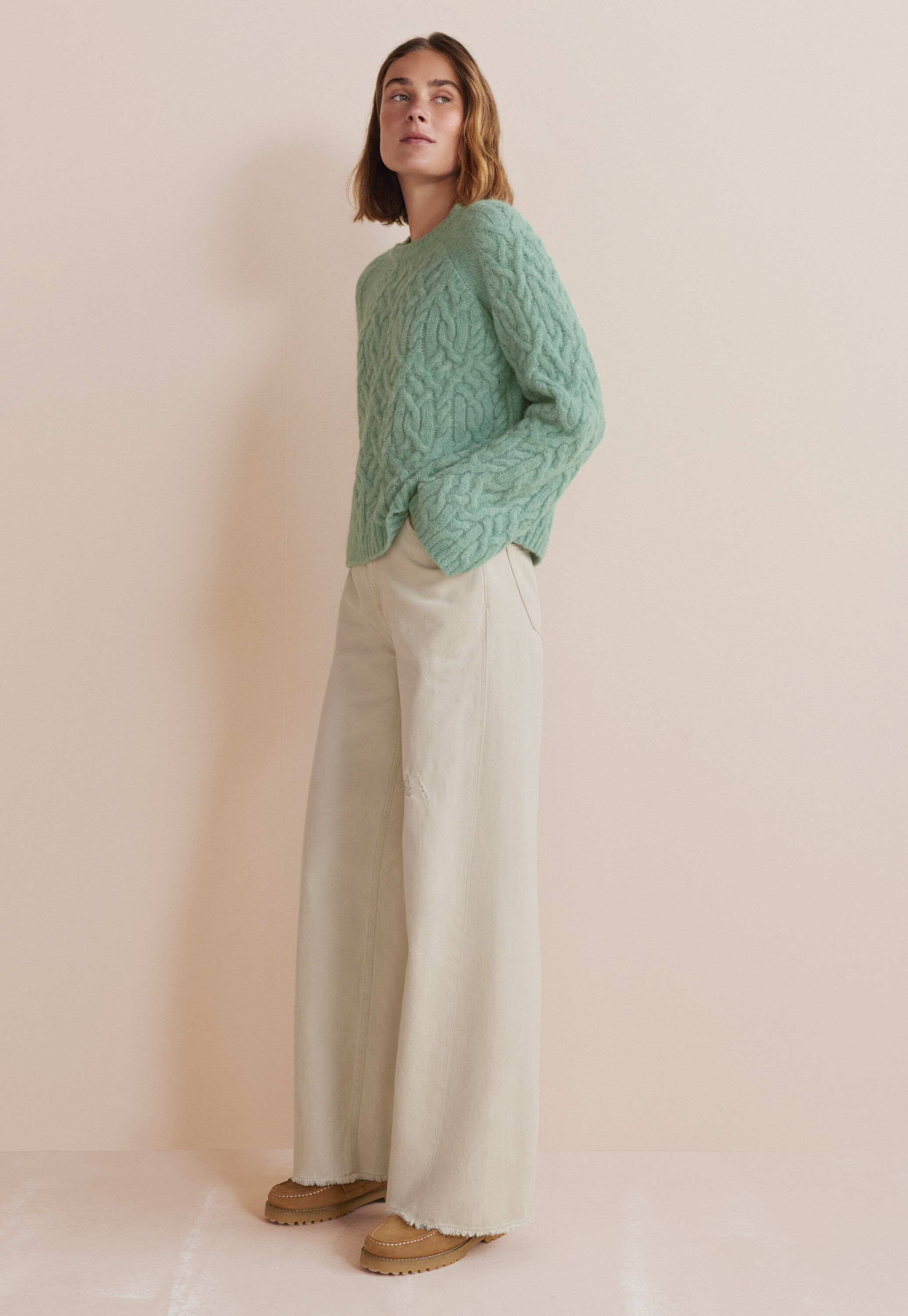 Mid-rise wide-leg jeans