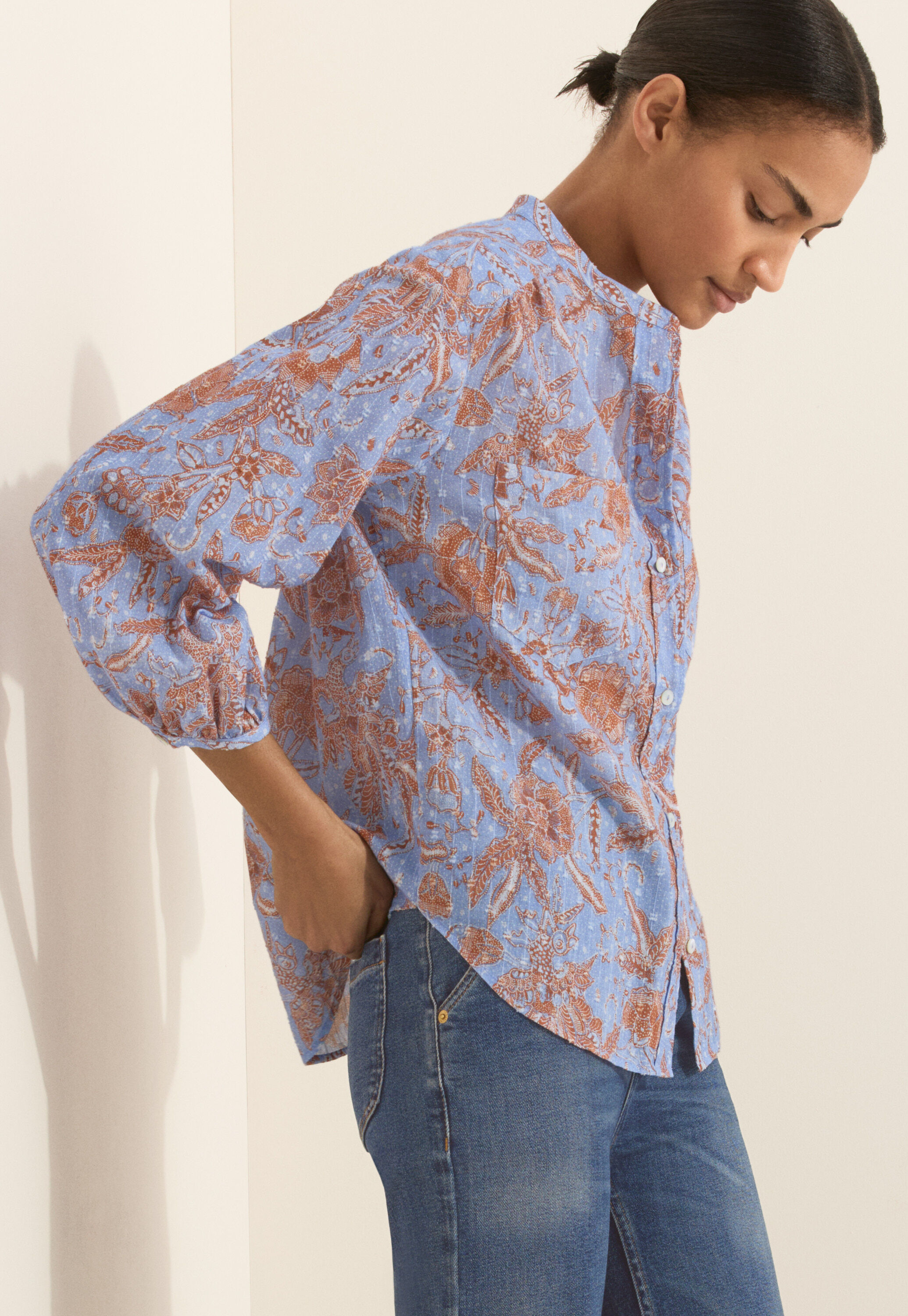 Collarless printed blouse