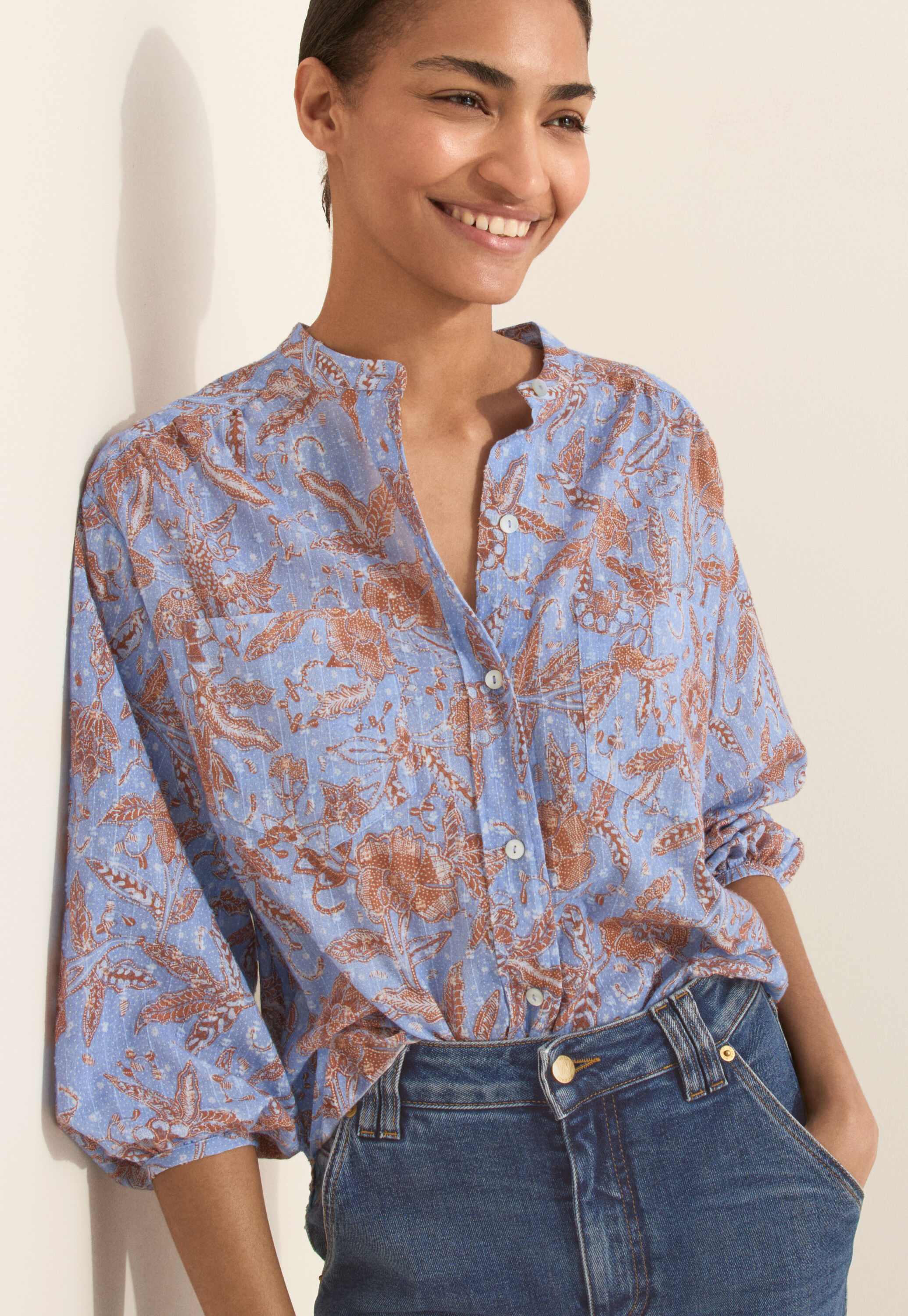 Collarless printed blouse