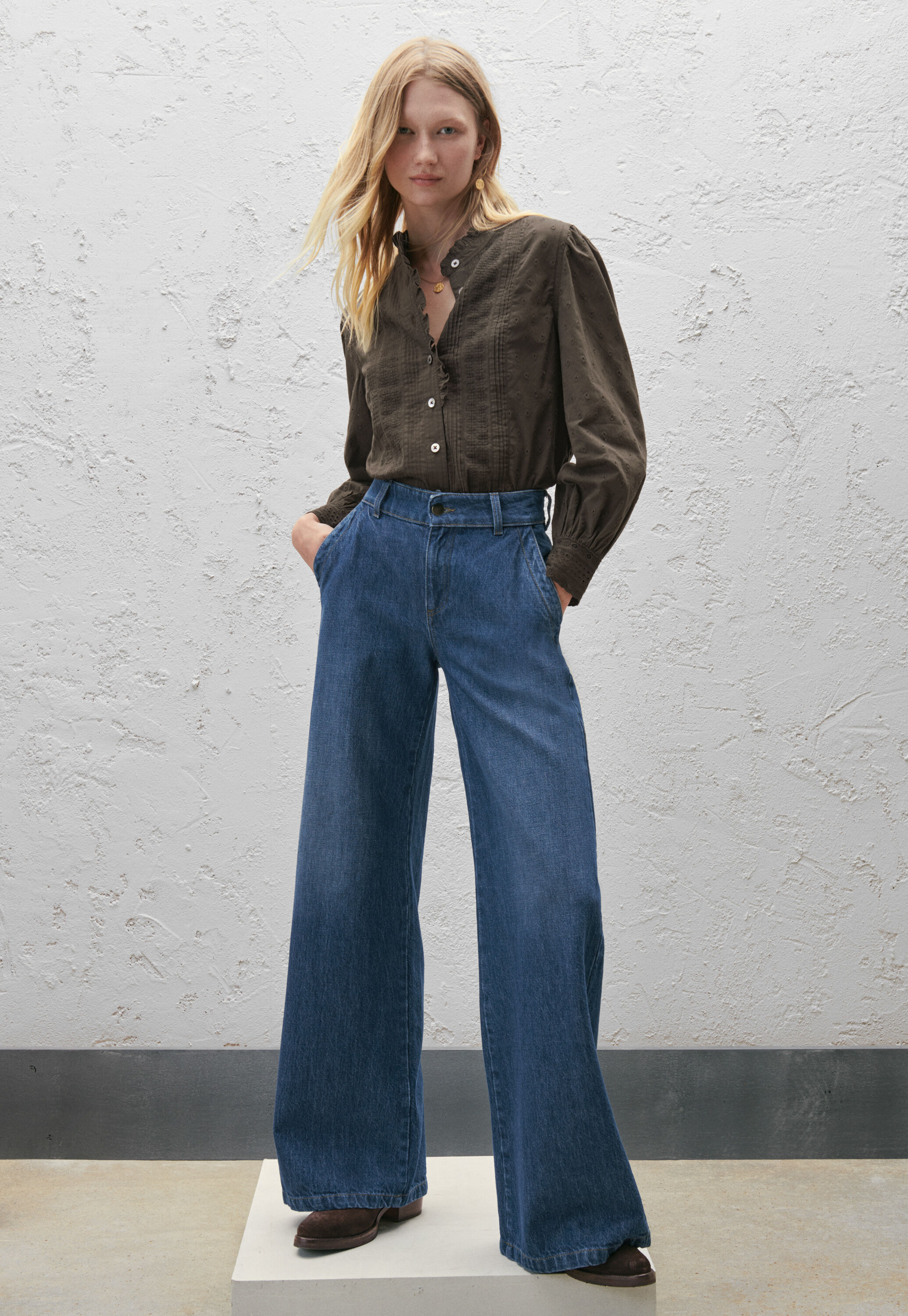 Full length wide-leg jeans