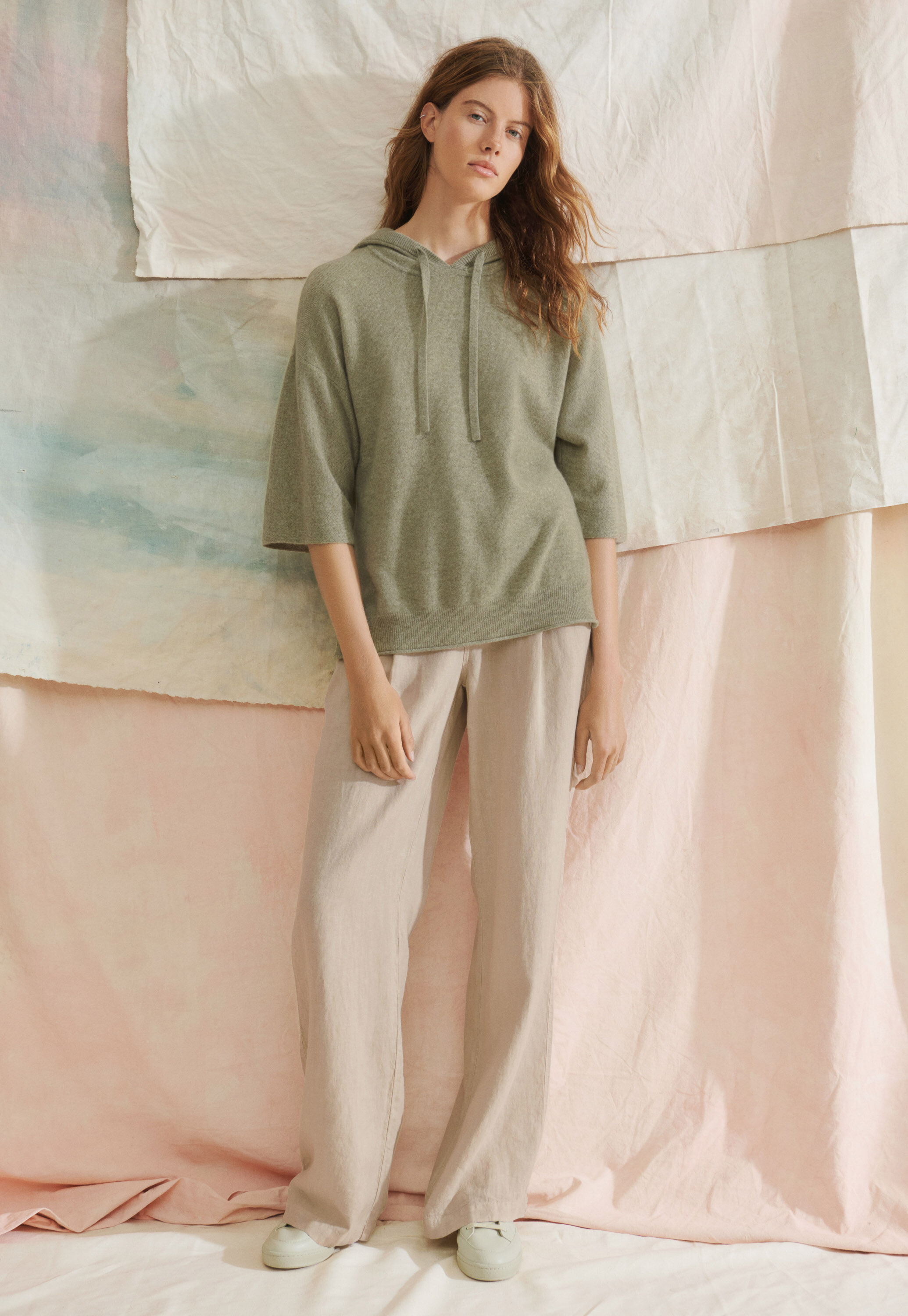 Short-sleeve hoodie