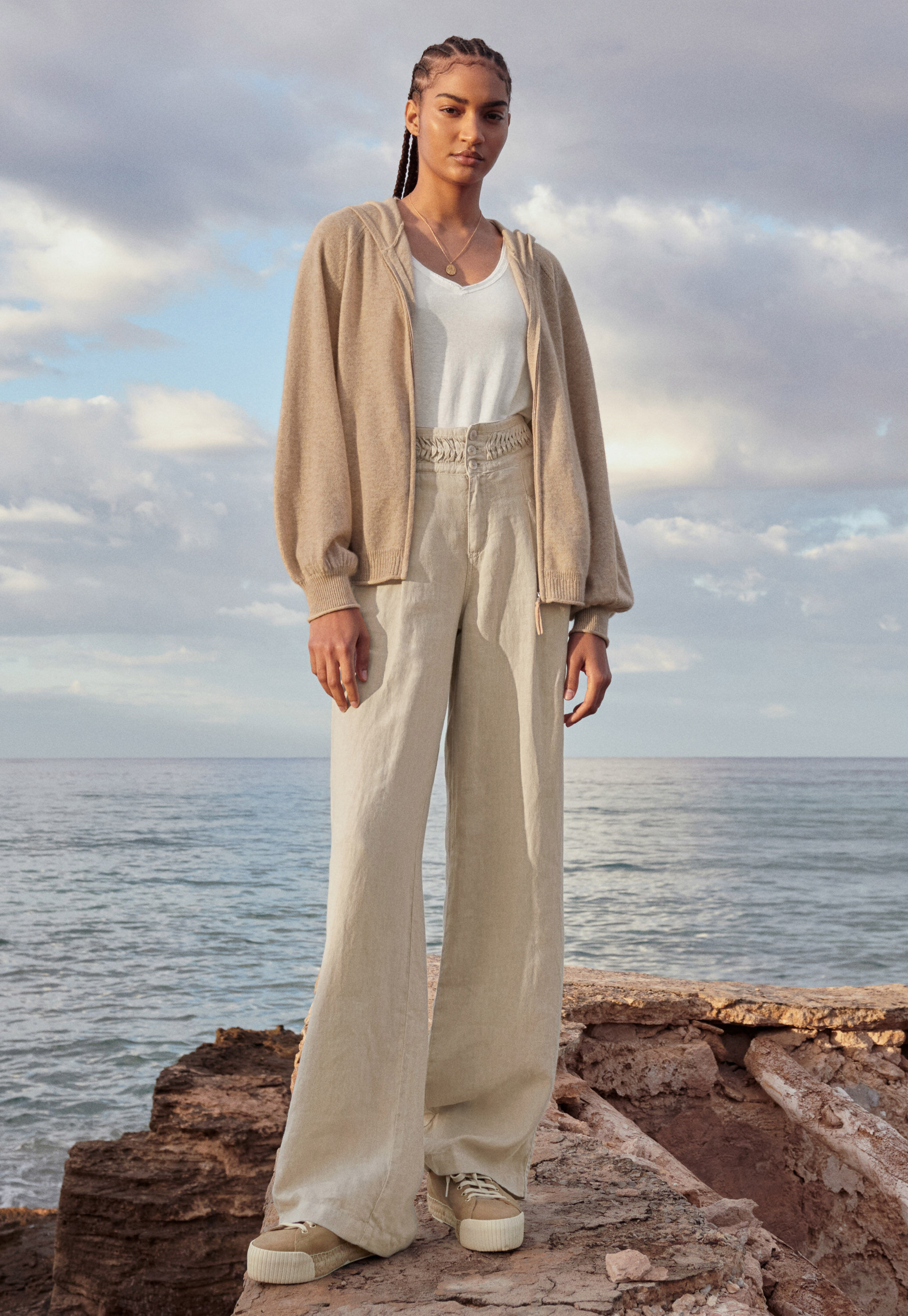 Wide-leg trousers