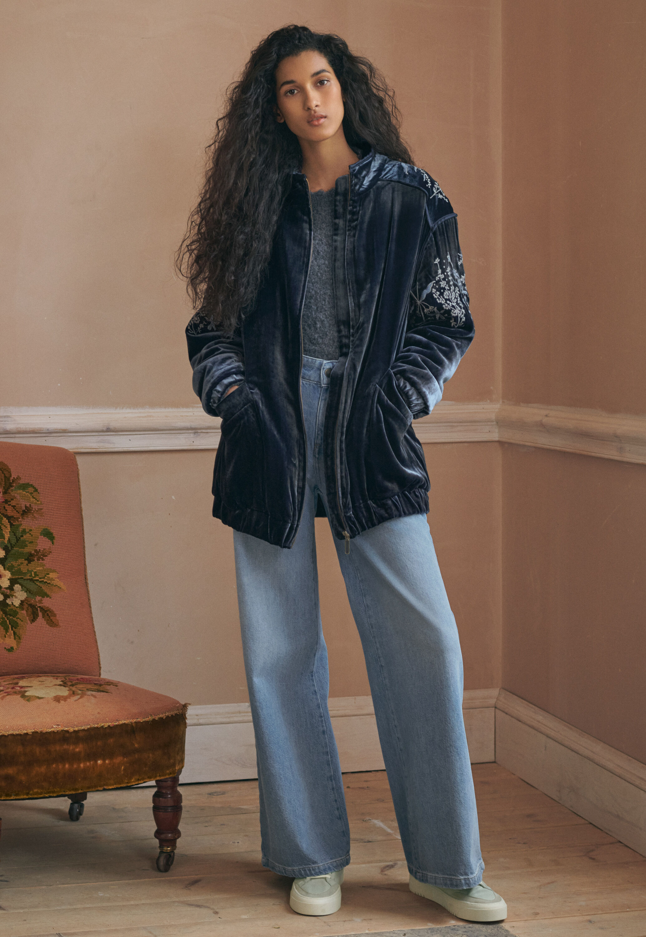 Full length wide-leg jeans