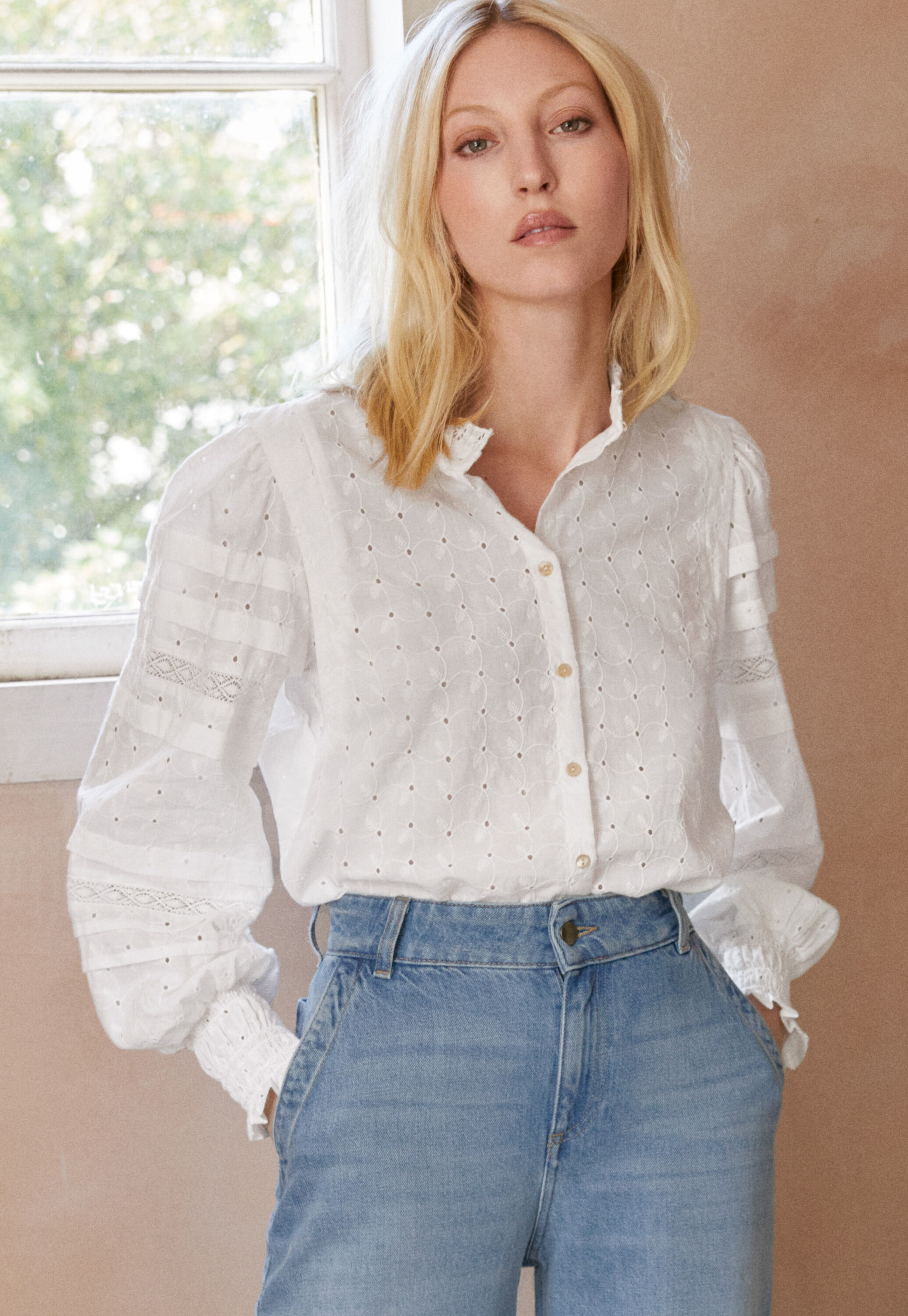 Broderie blouse