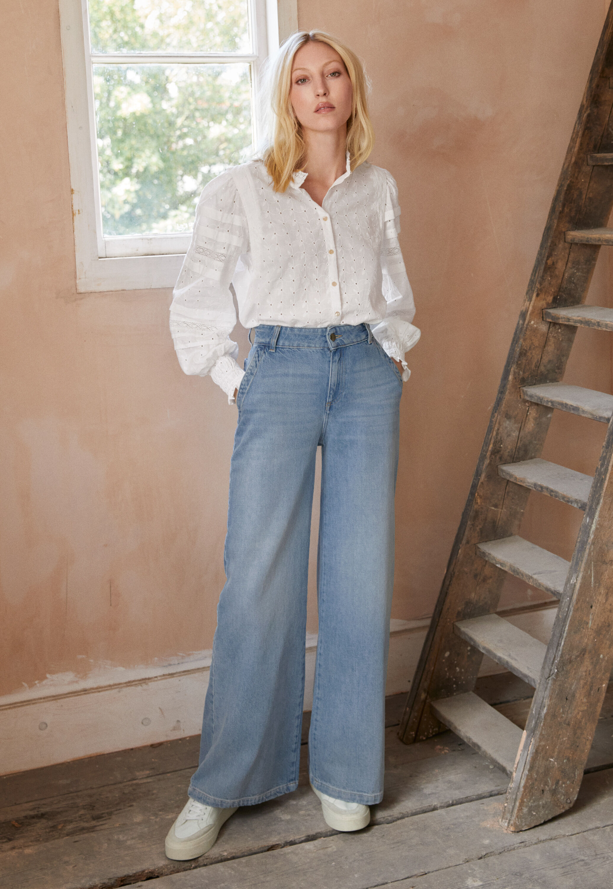 Full length wide-leg jeans