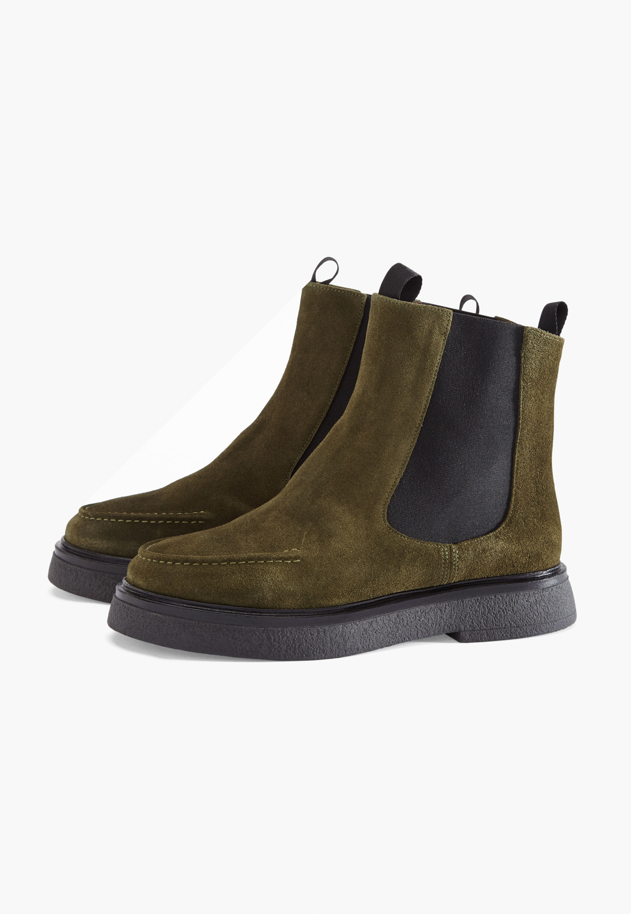 Flat ankle boots