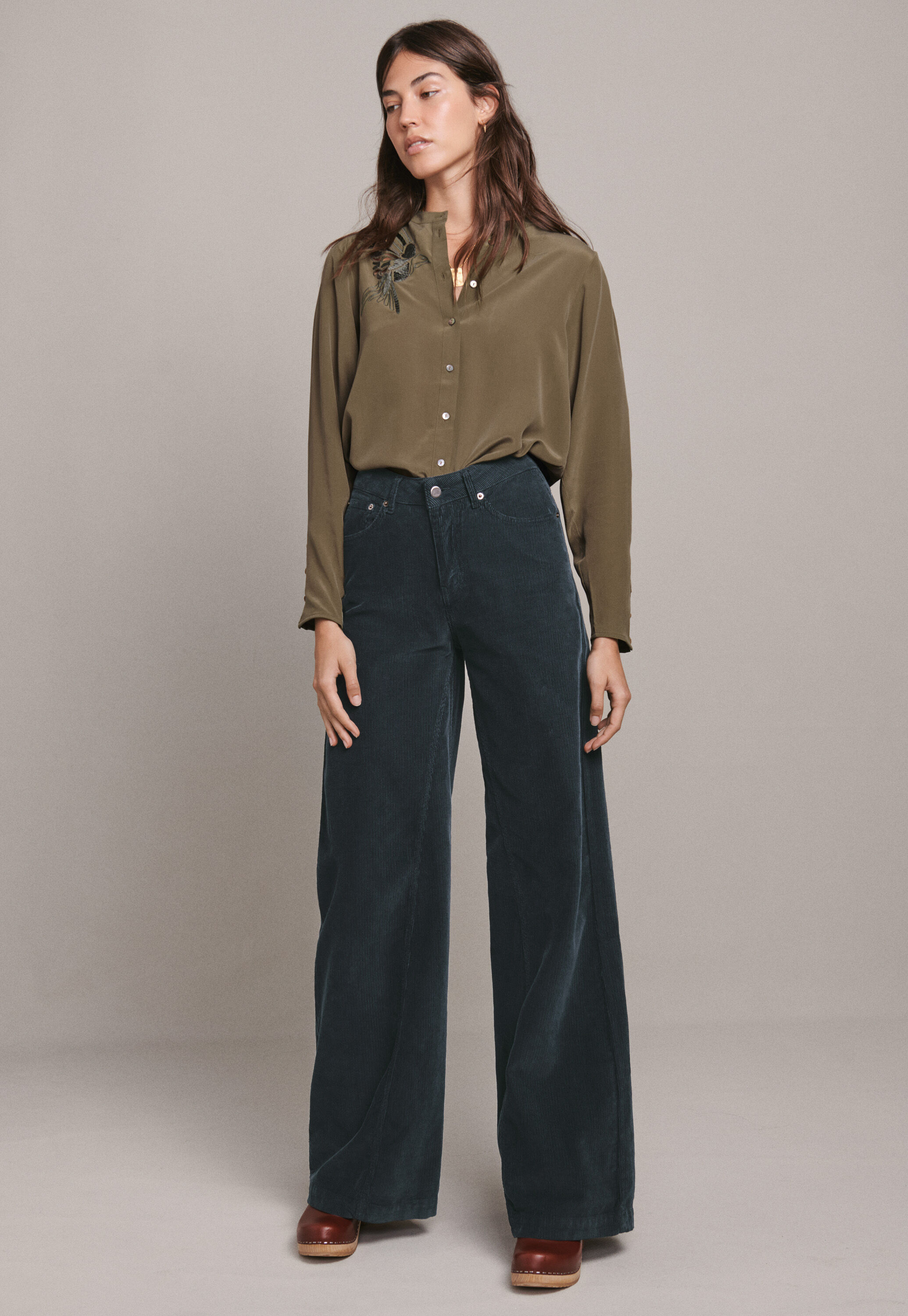 Wide-leg trousers