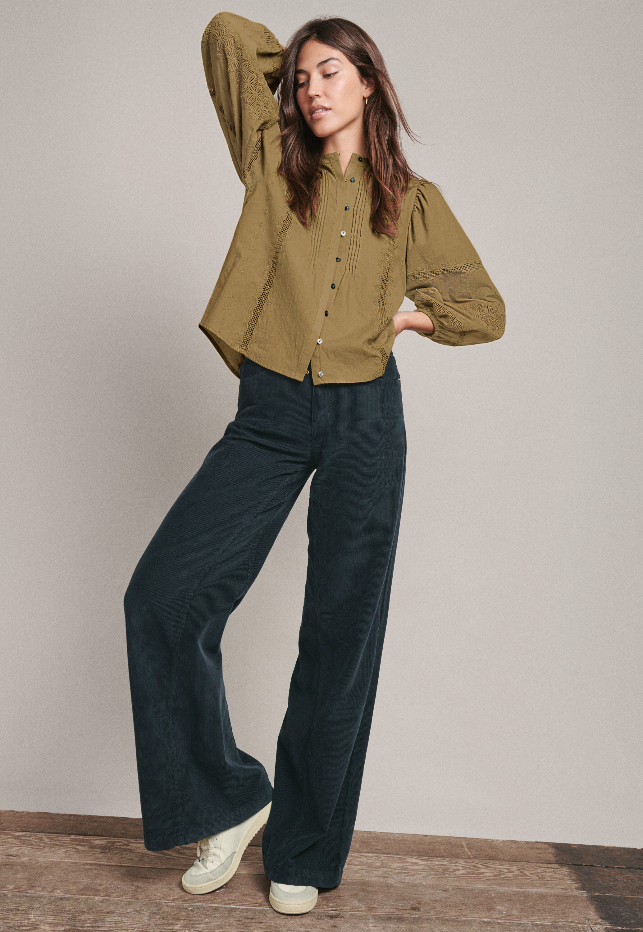 Wide-leg trousers