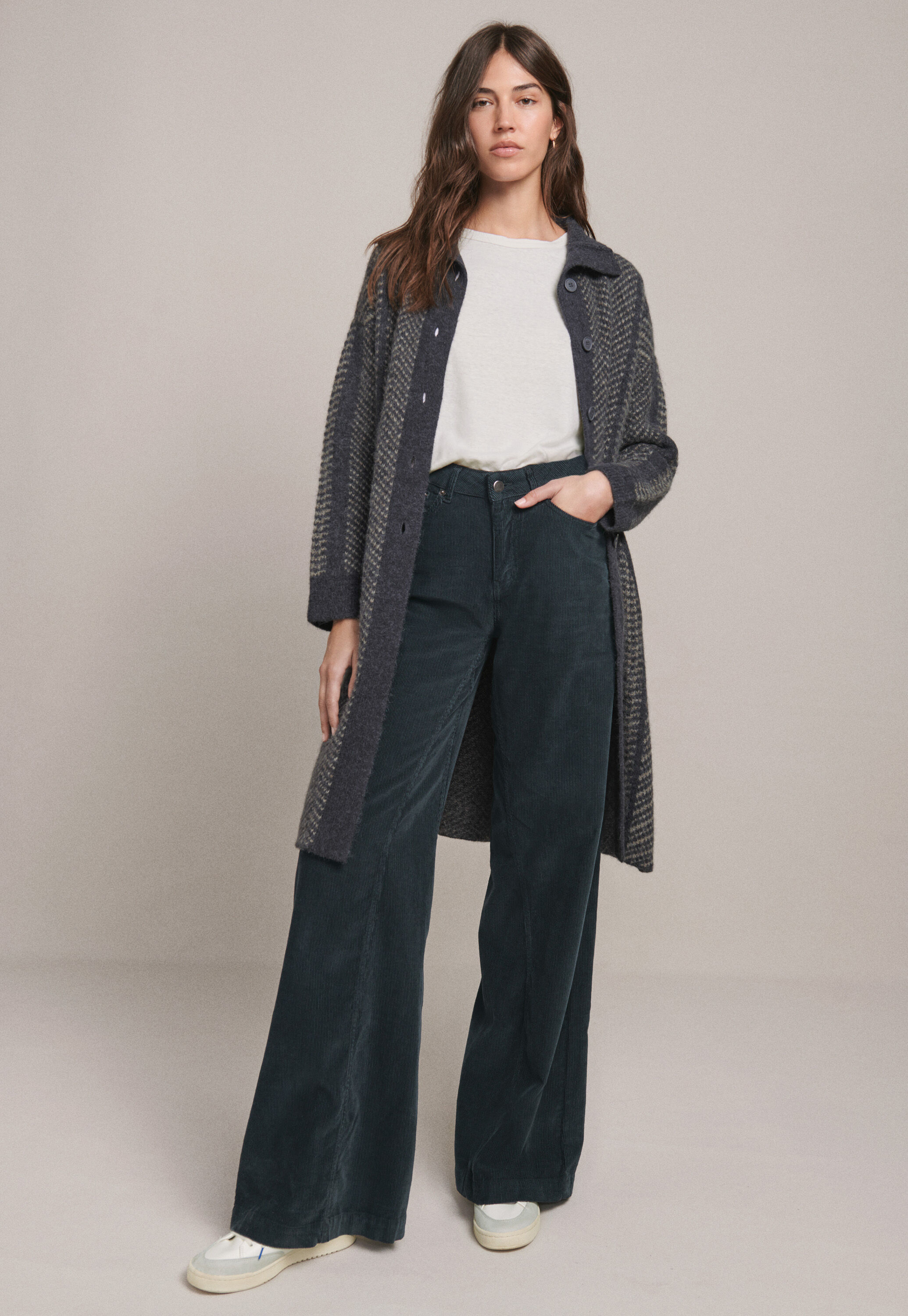 Wide-leg trousers