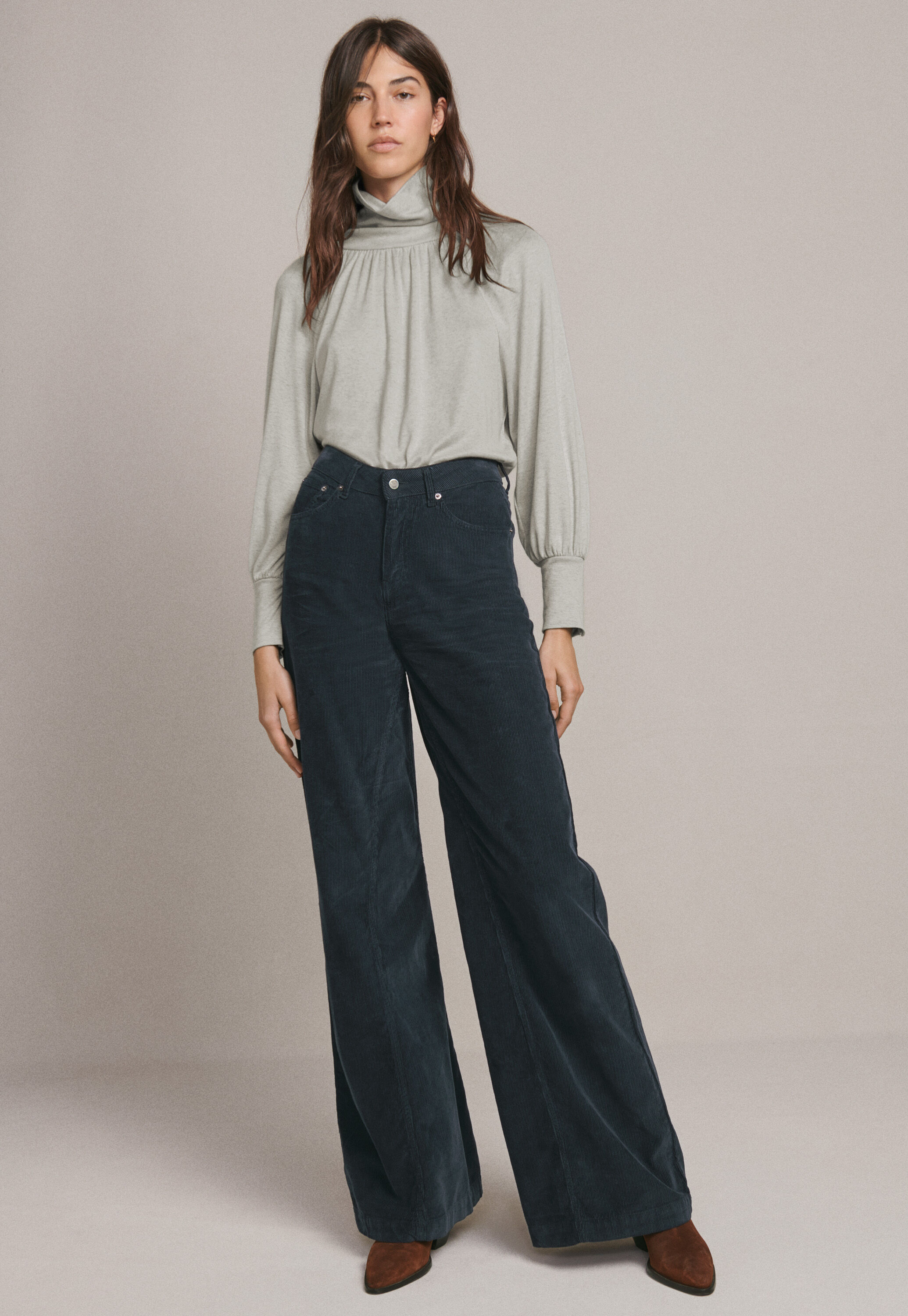 Wide-leg trousers