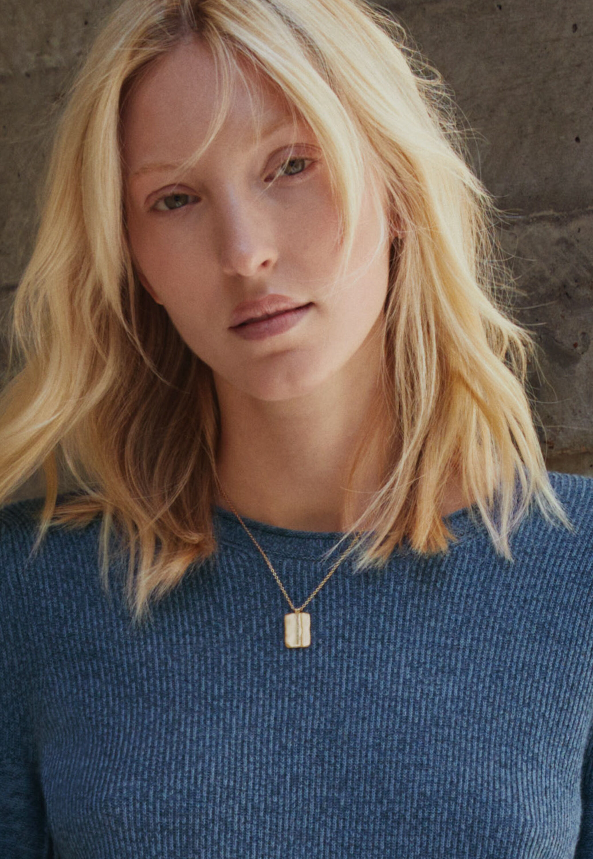 Square-pendant necklace