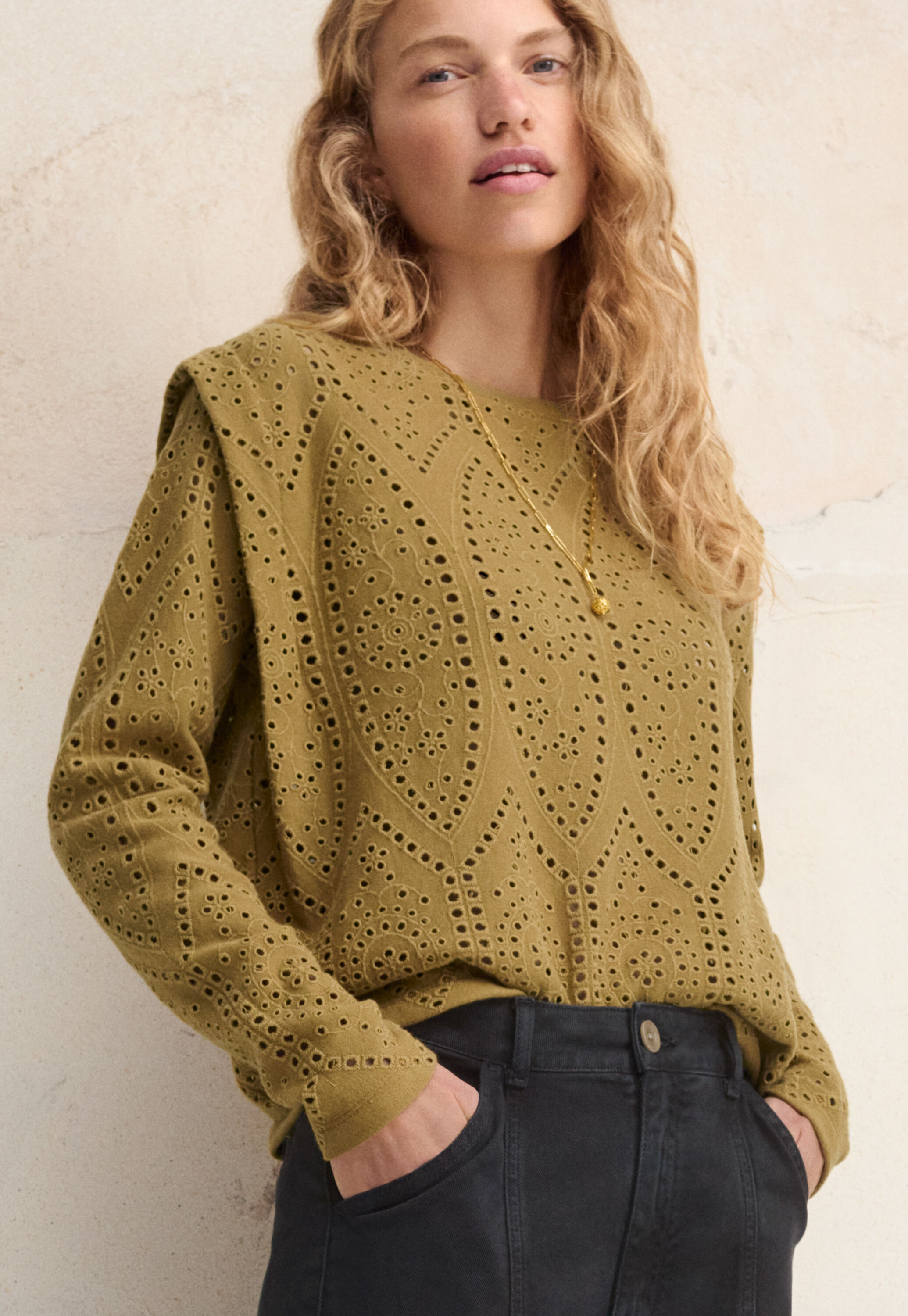 Broderie top