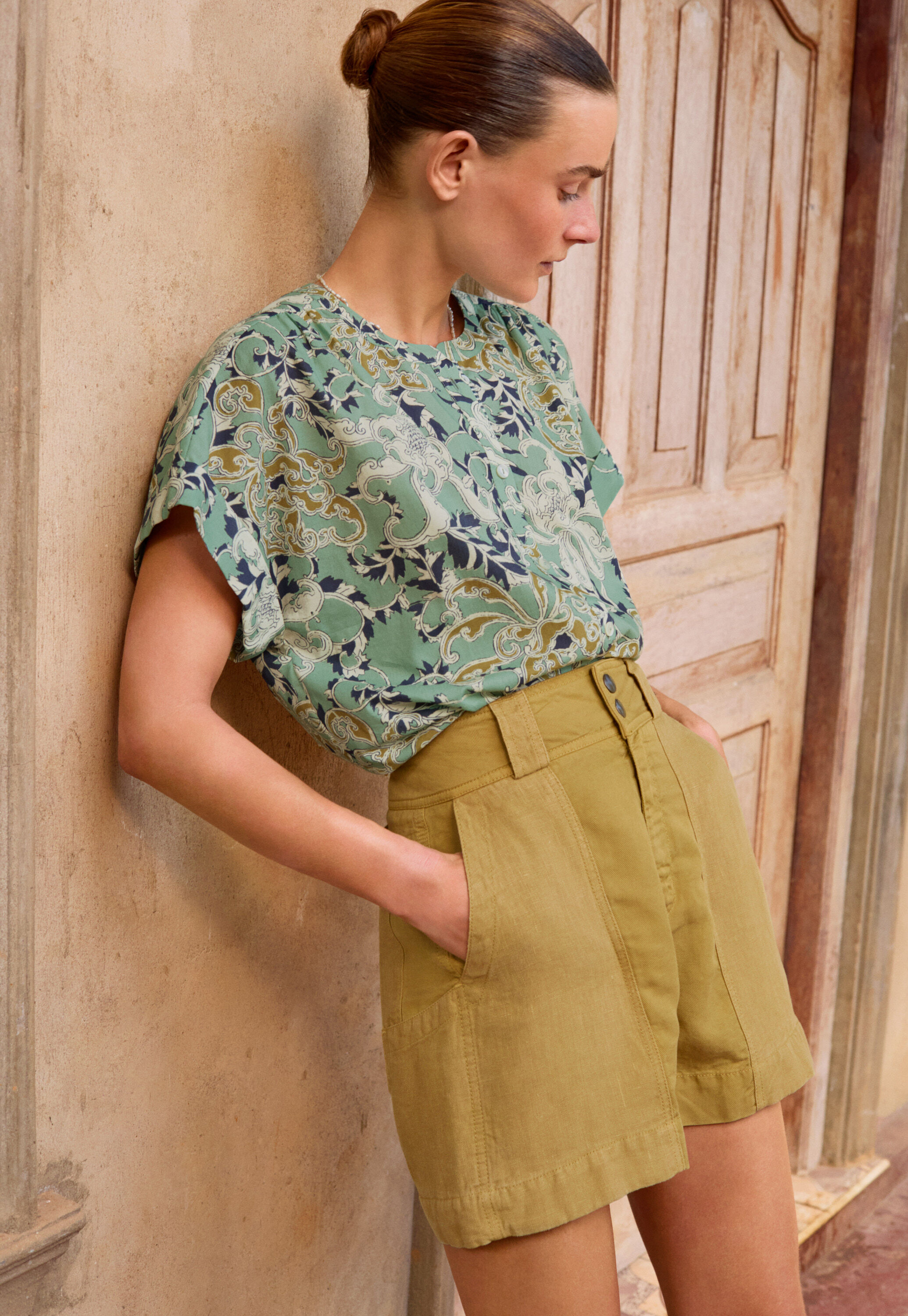 Contrast-fabric shorts