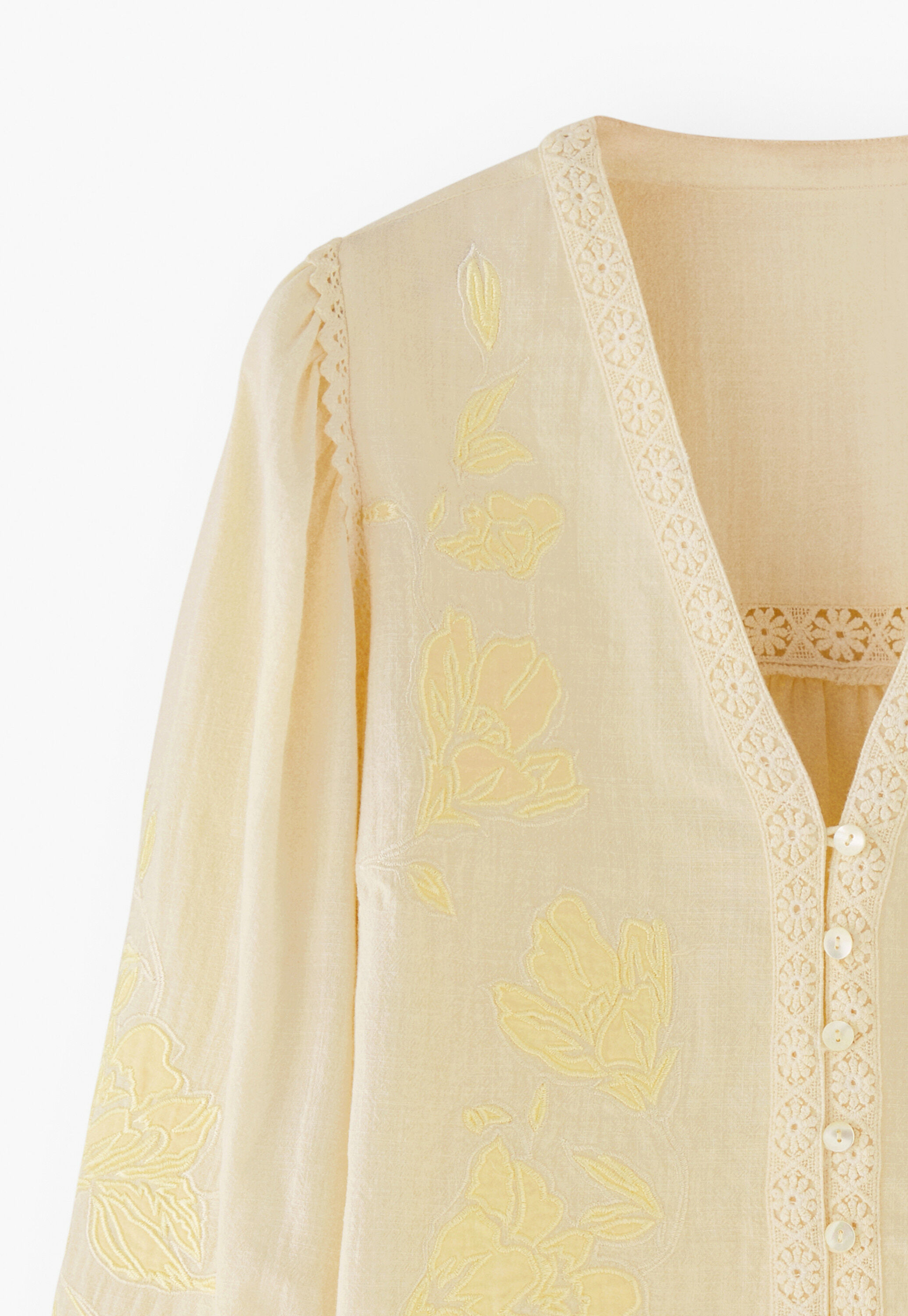 Applique blouse