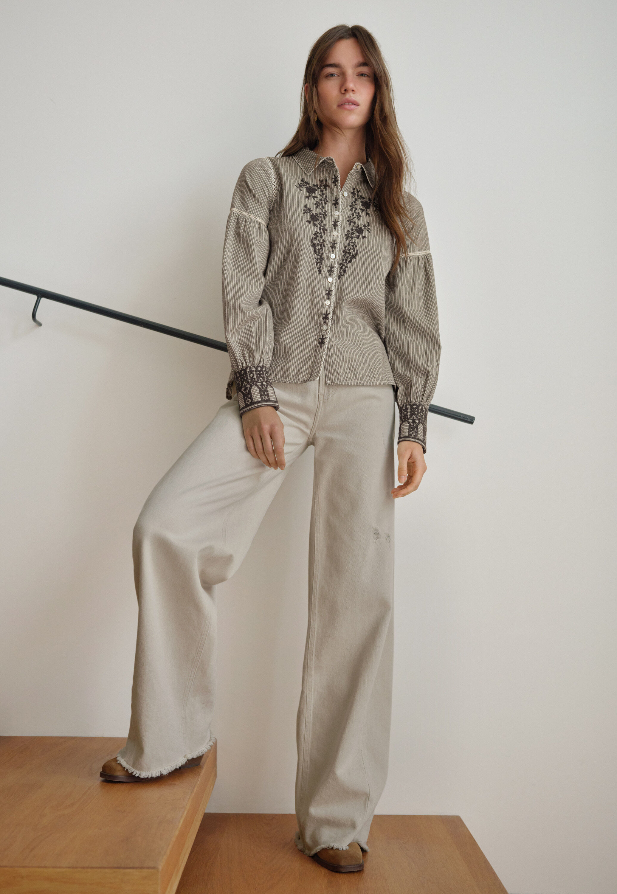 Mid-rise wide-leg jeans