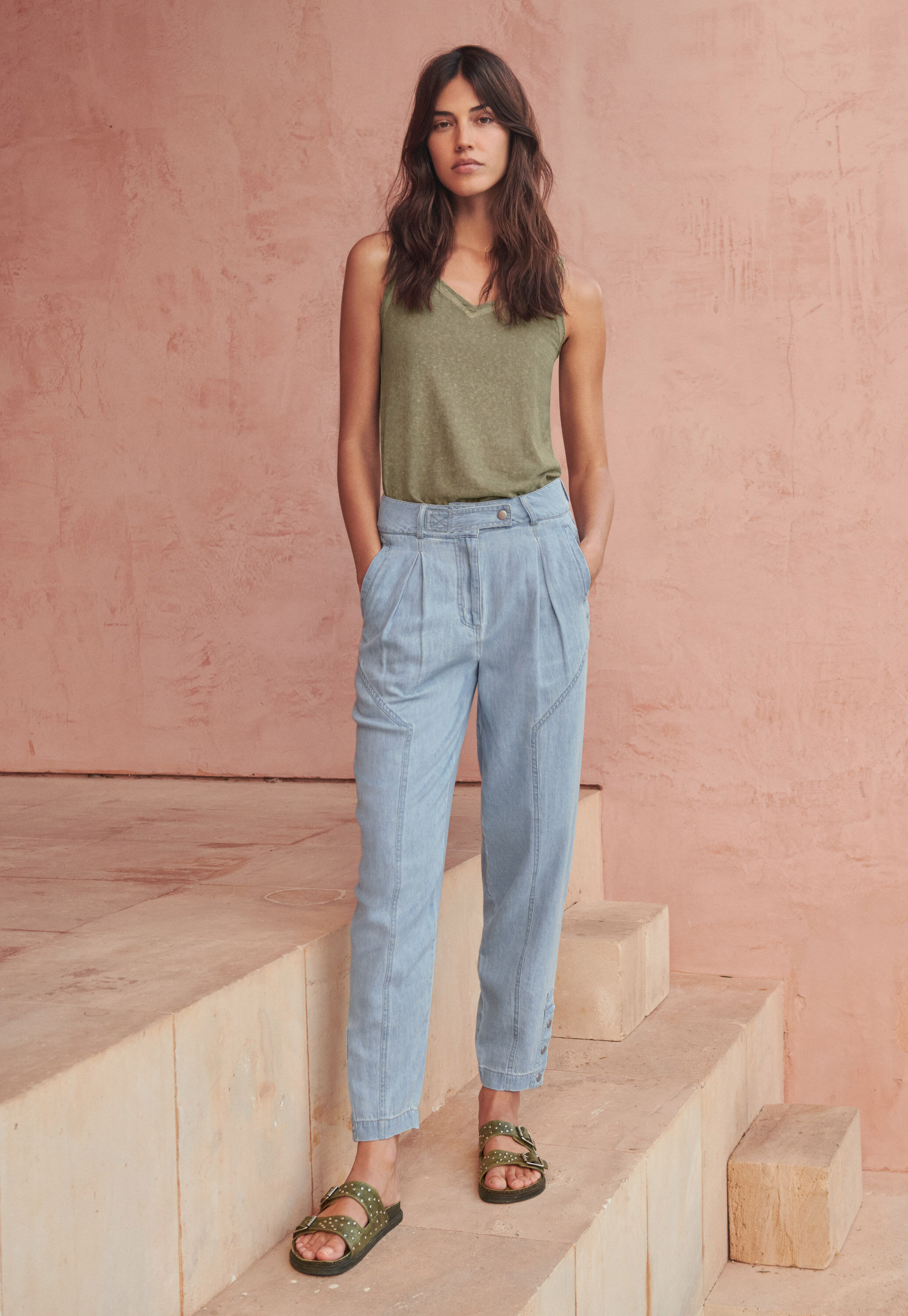 Wide-leg trousers