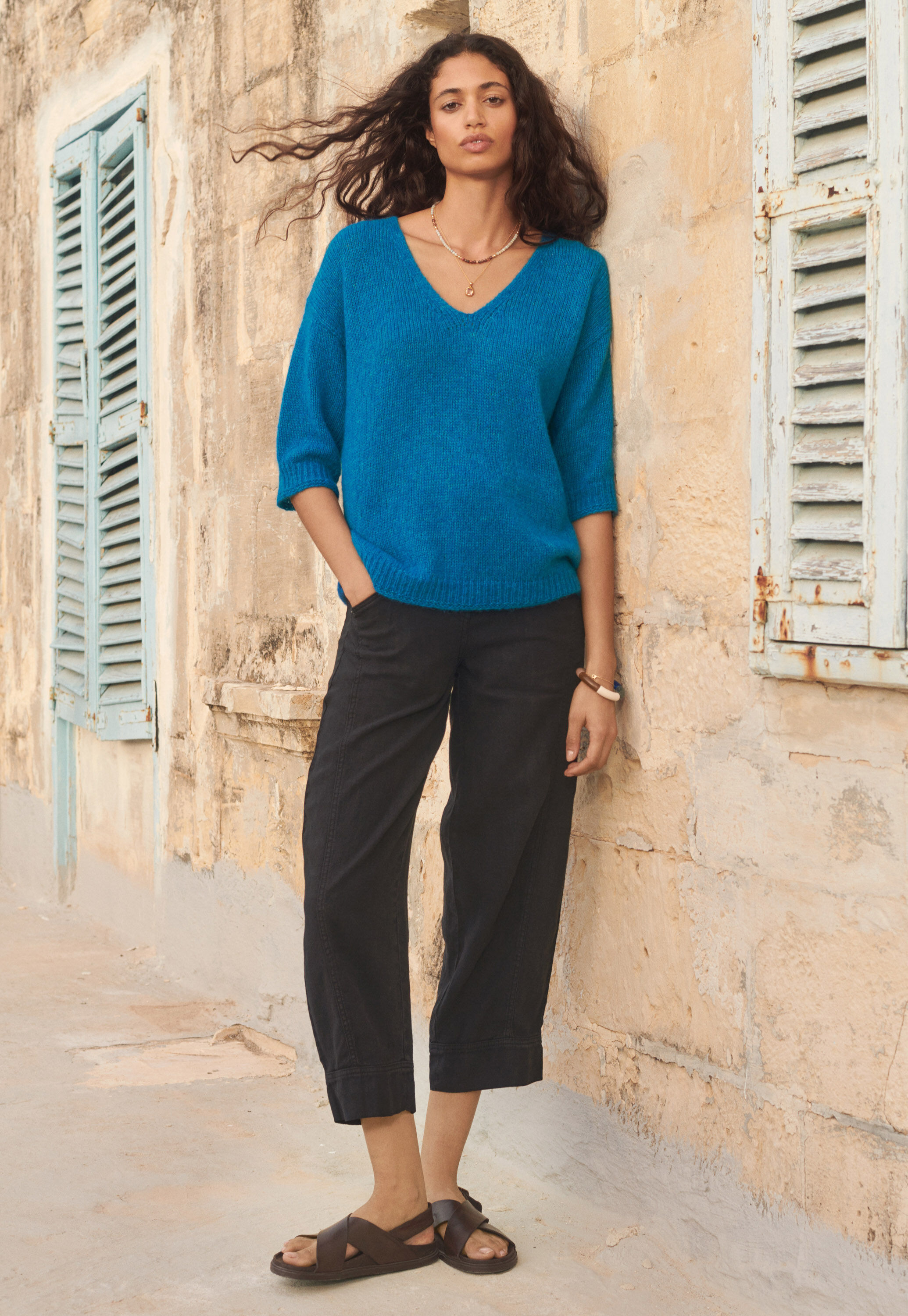 V-neck sweater, Electric blue, large