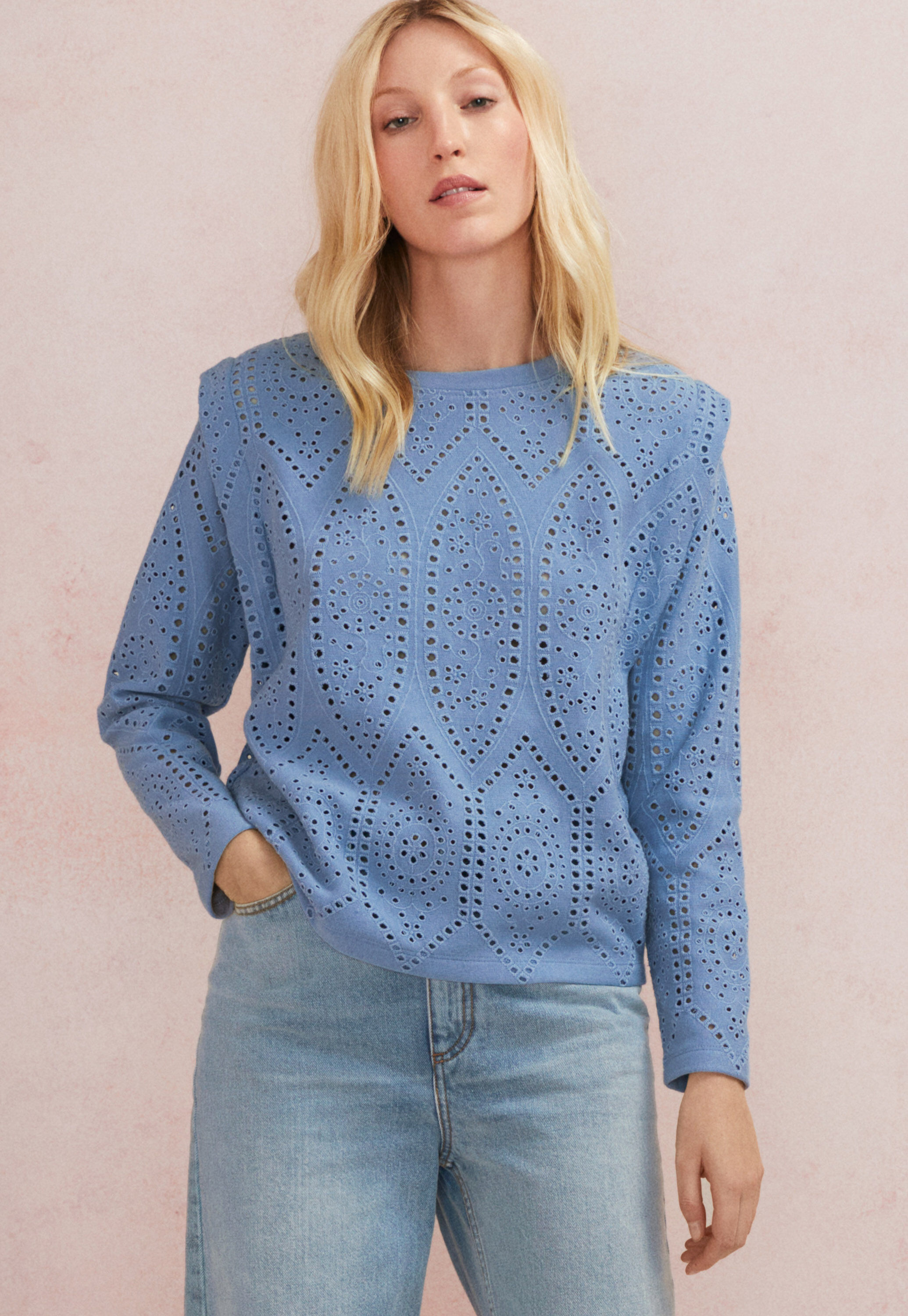 Broderie top