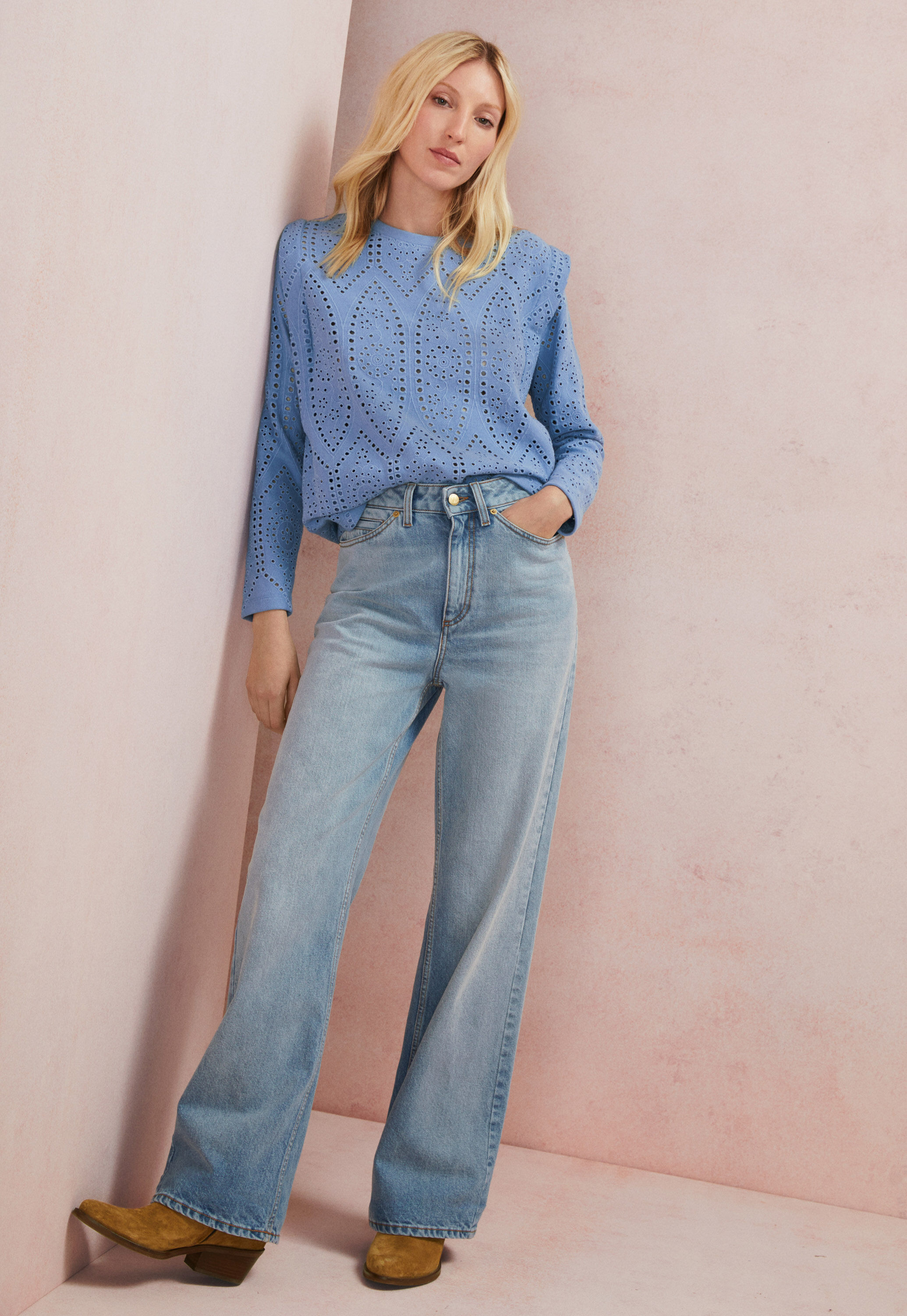 Broderie top