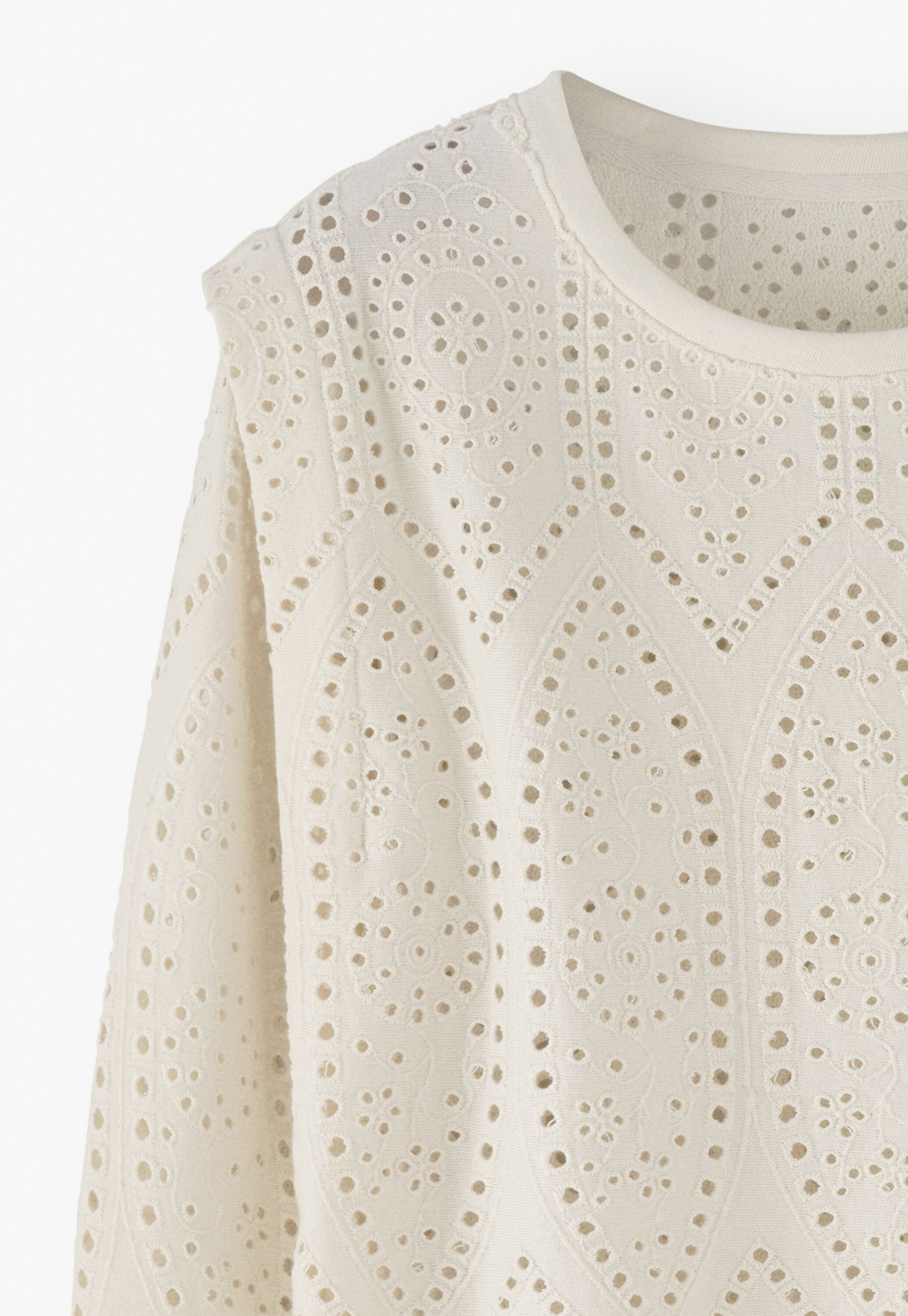Broderie top