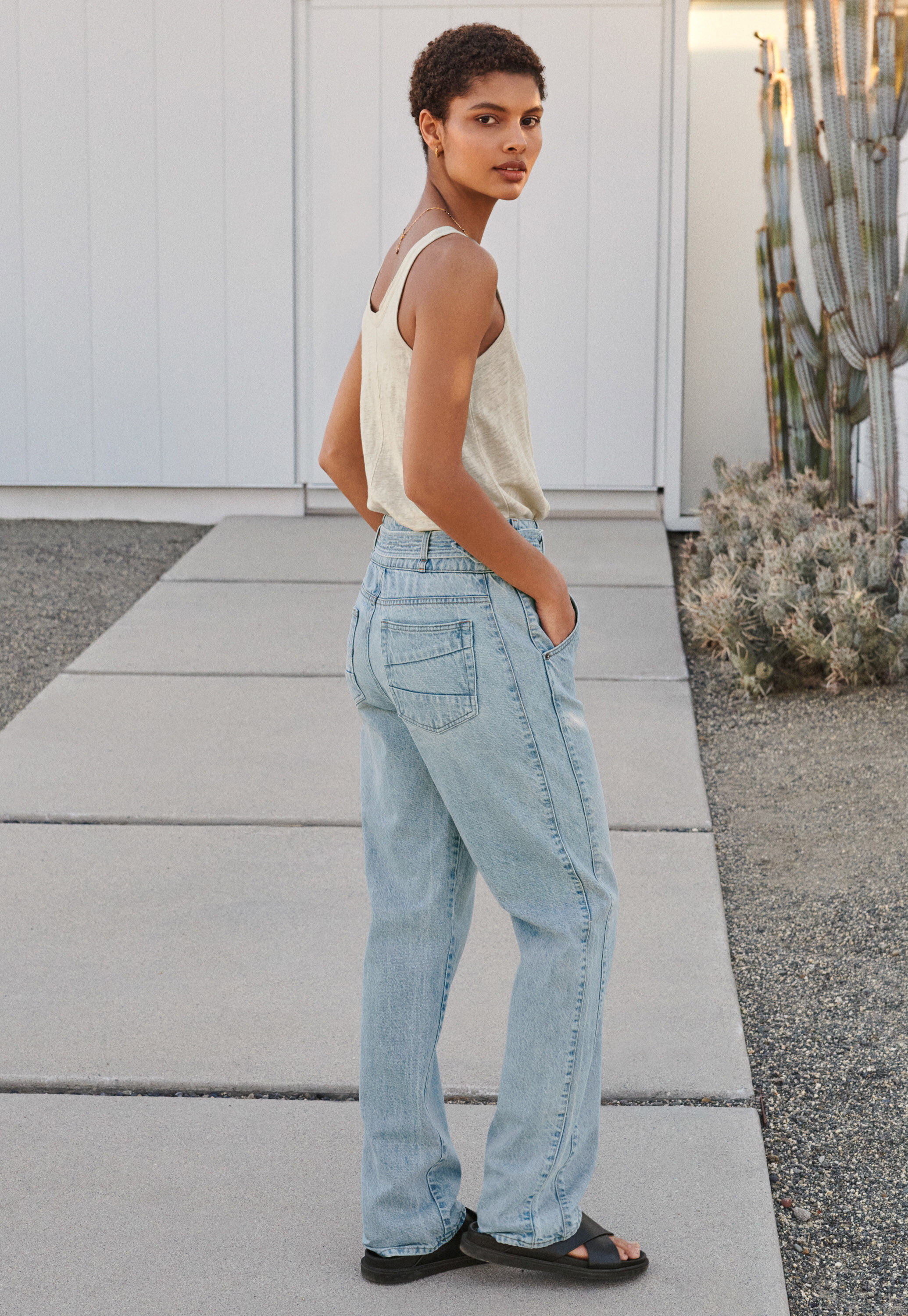 Belted straight-leg jeans