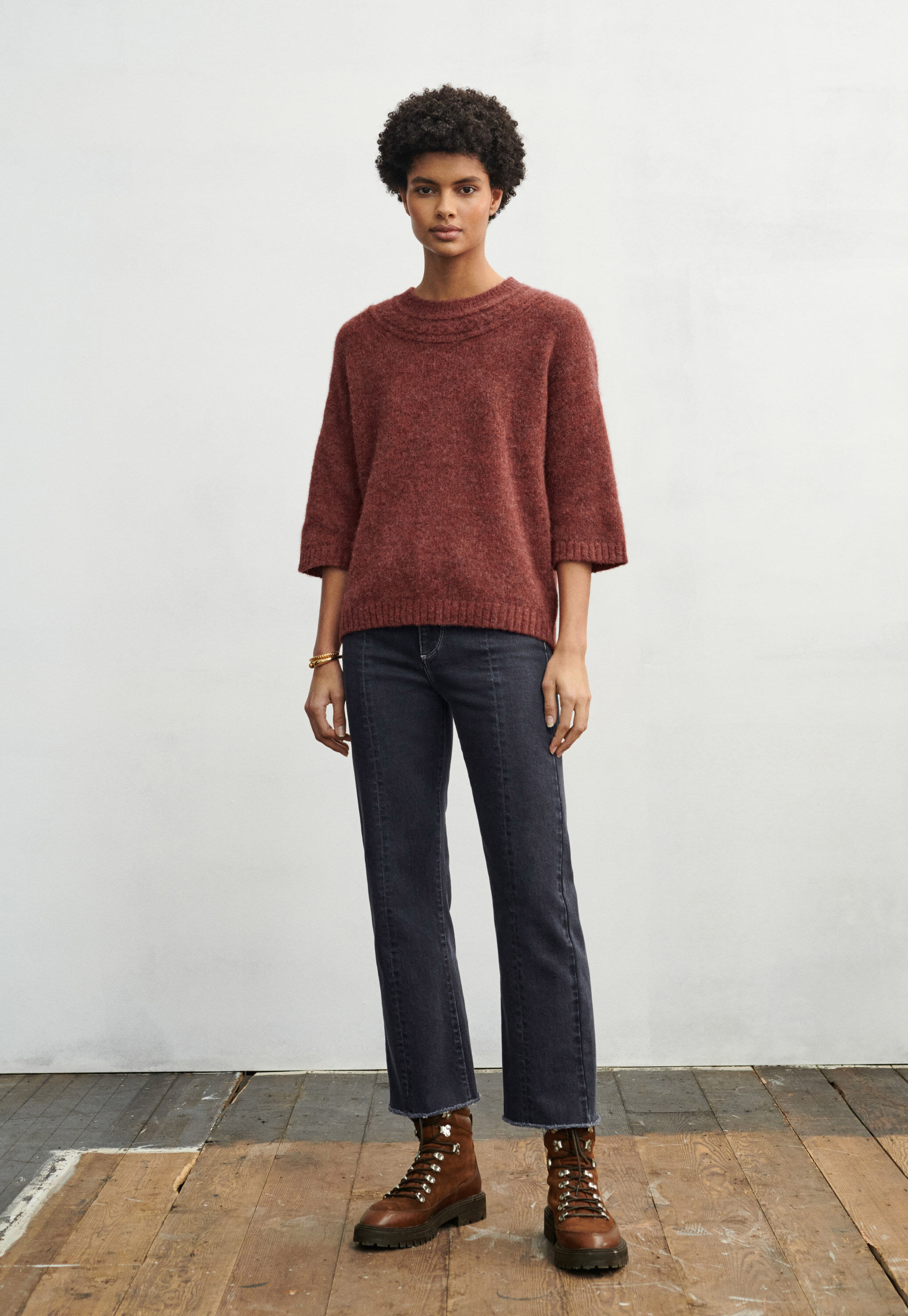 Kick-flare cropped jeans