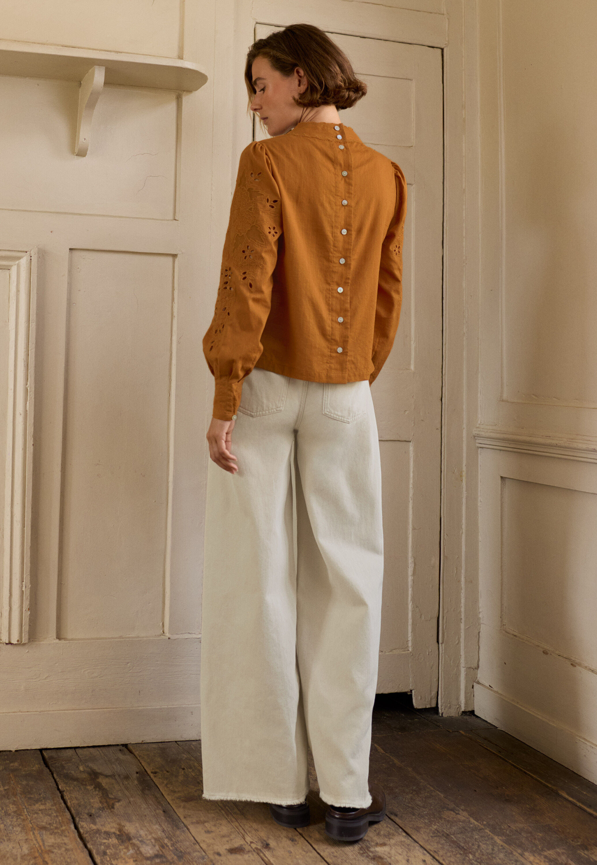Mid-rise wide-leg jeans