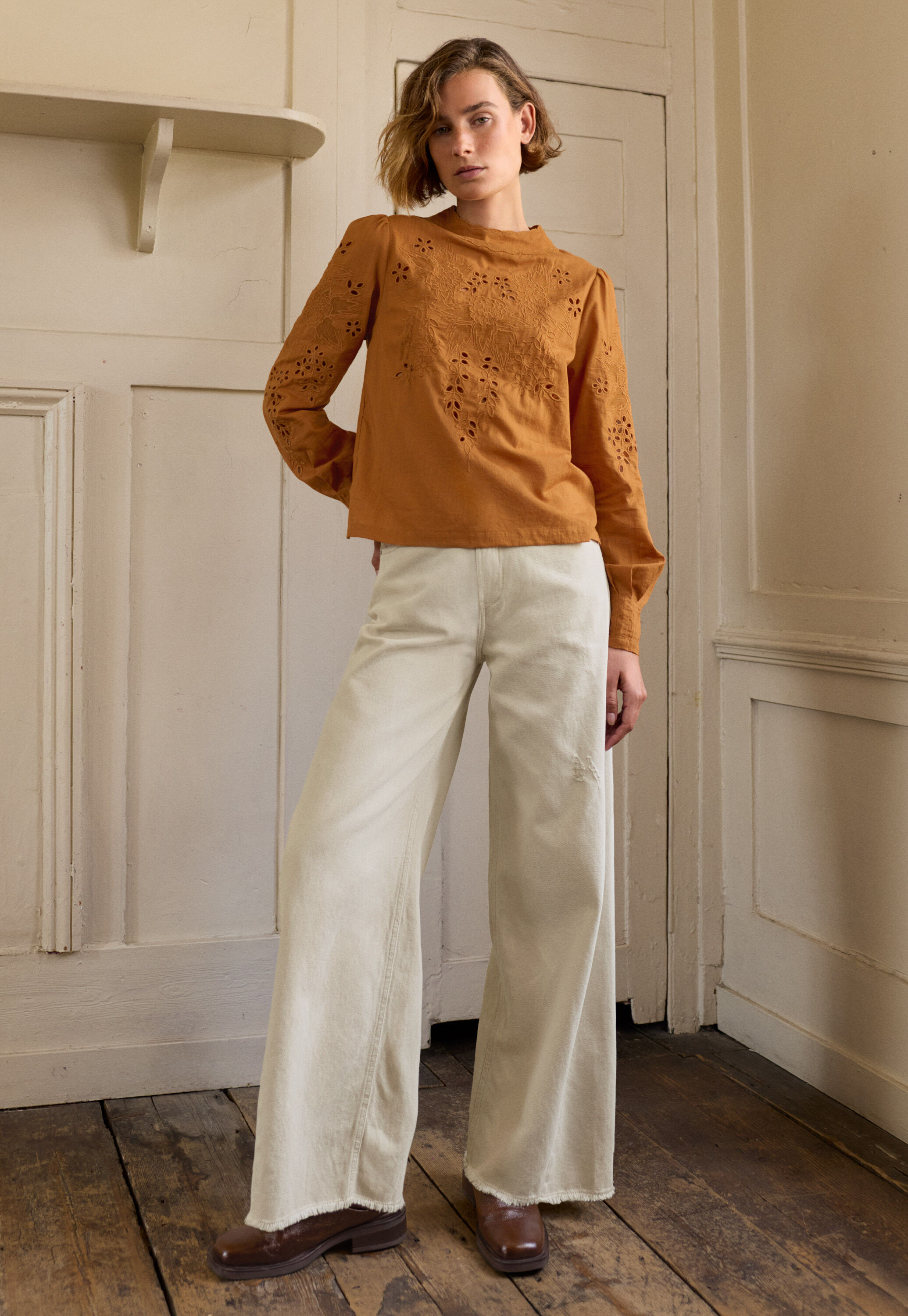 Mid-rise wide-leg jeans