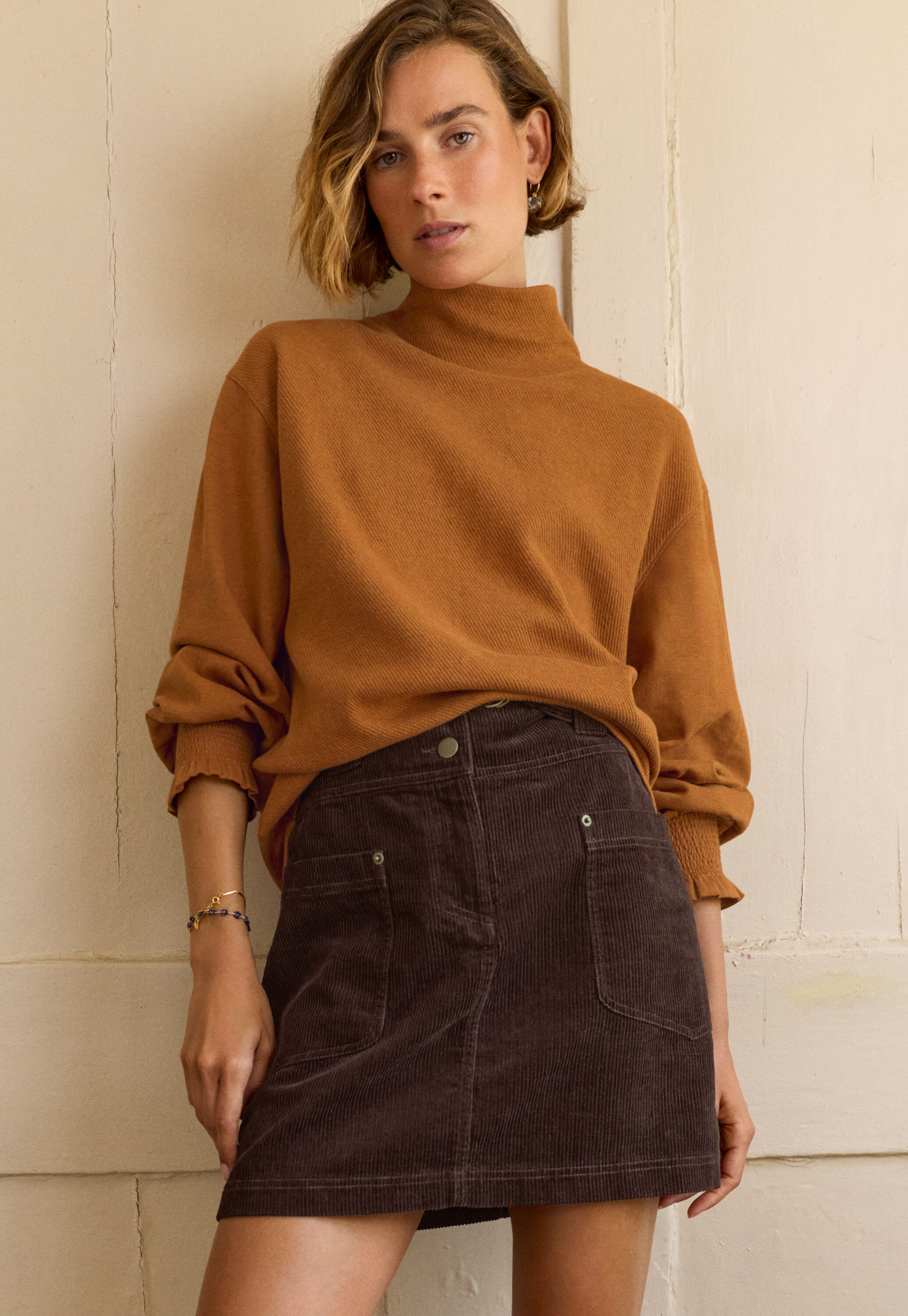 High-neck sweatshirt