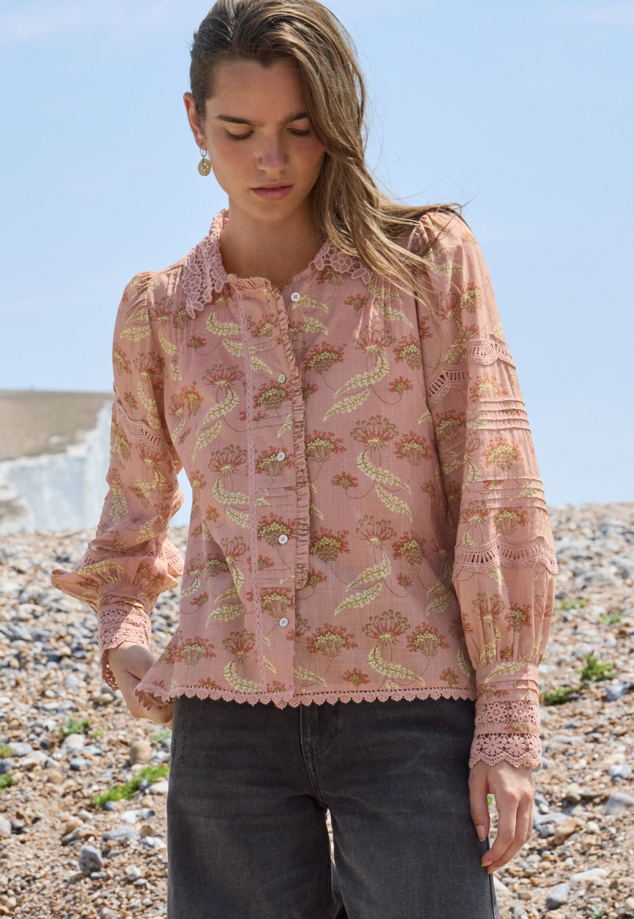 Lace-detail print blouse