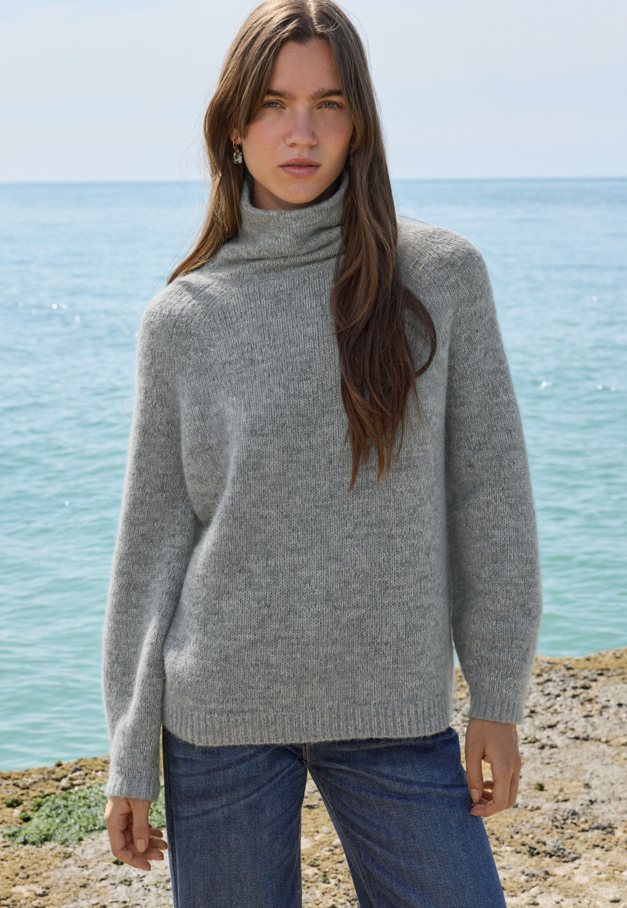 High-neck raglan sweater