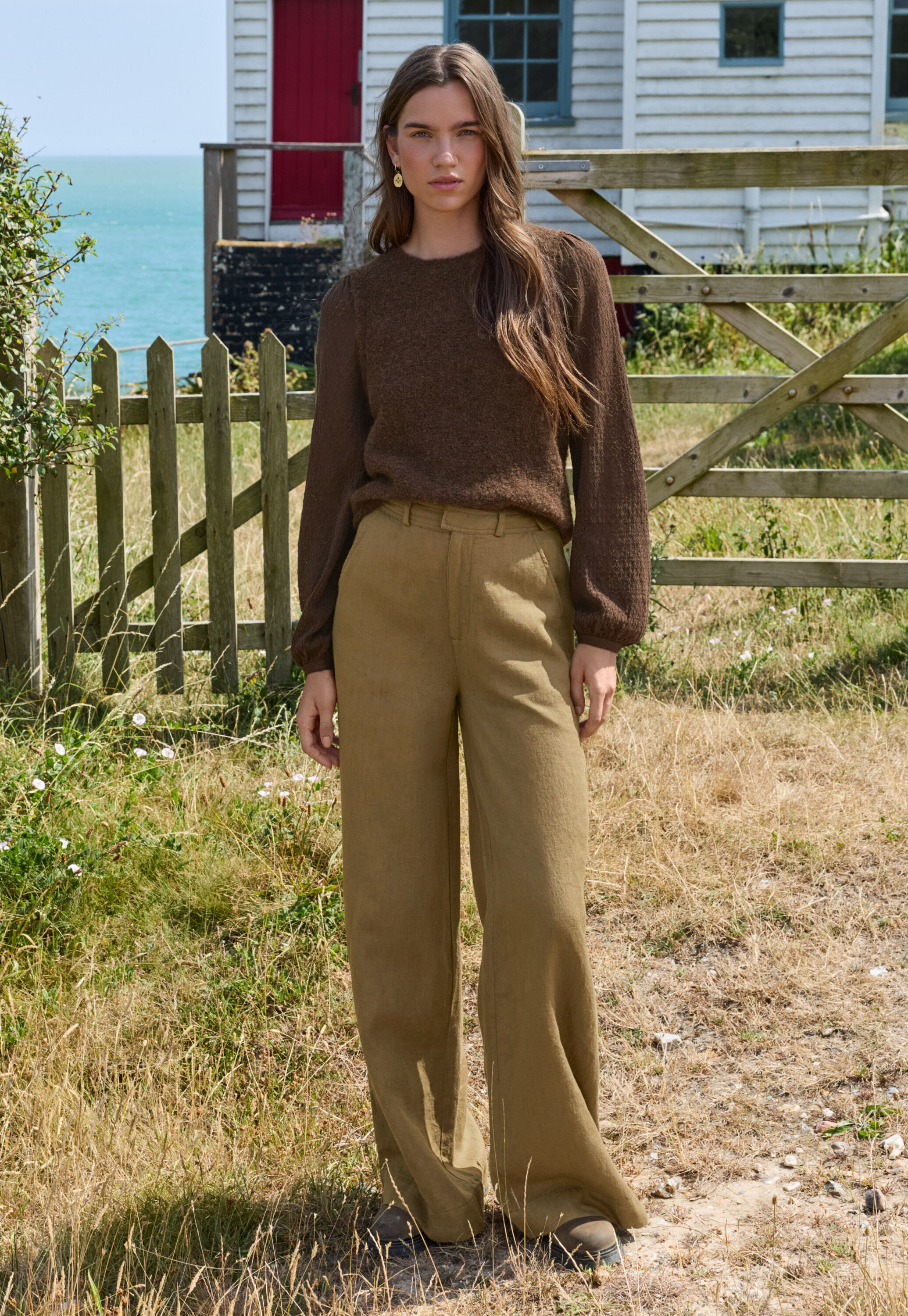Wide-leg trouser