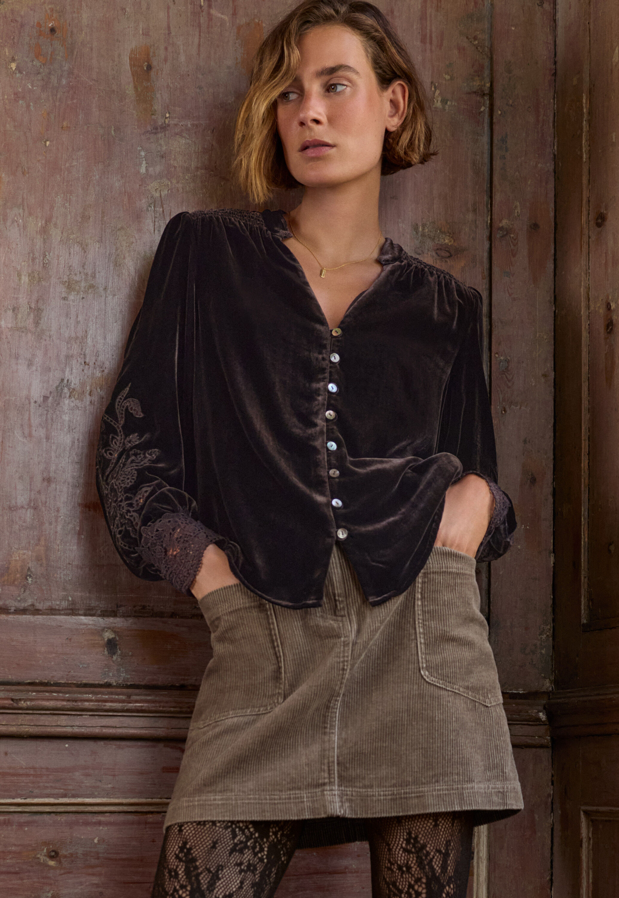 Short cord skirt
