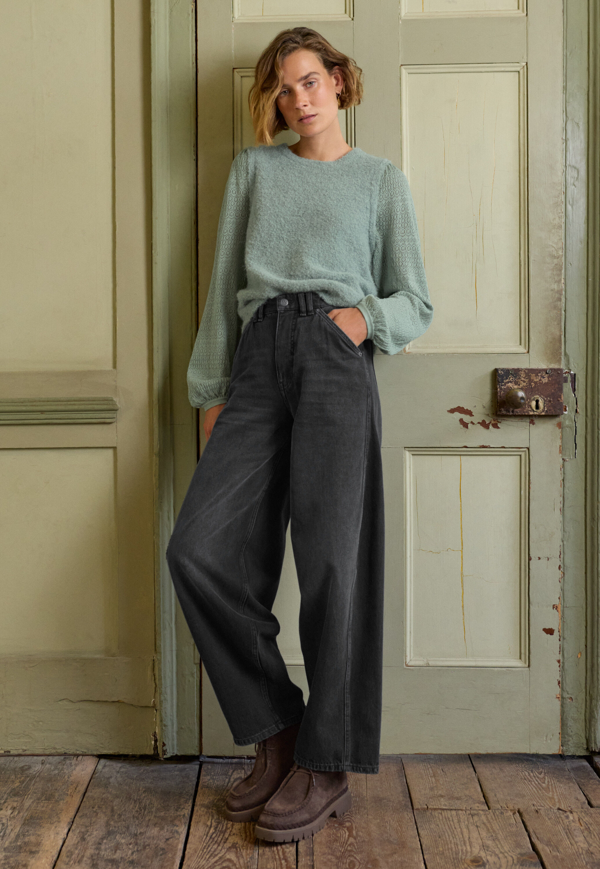 Seam-detailed jeans