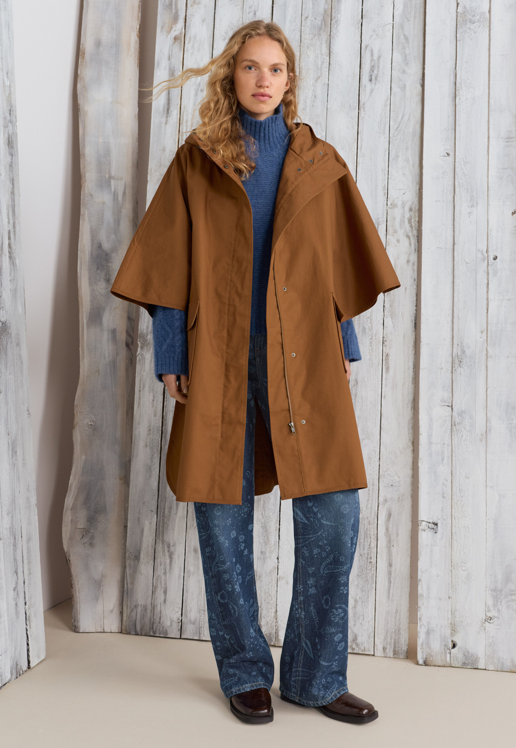 Cape, Toffee, large