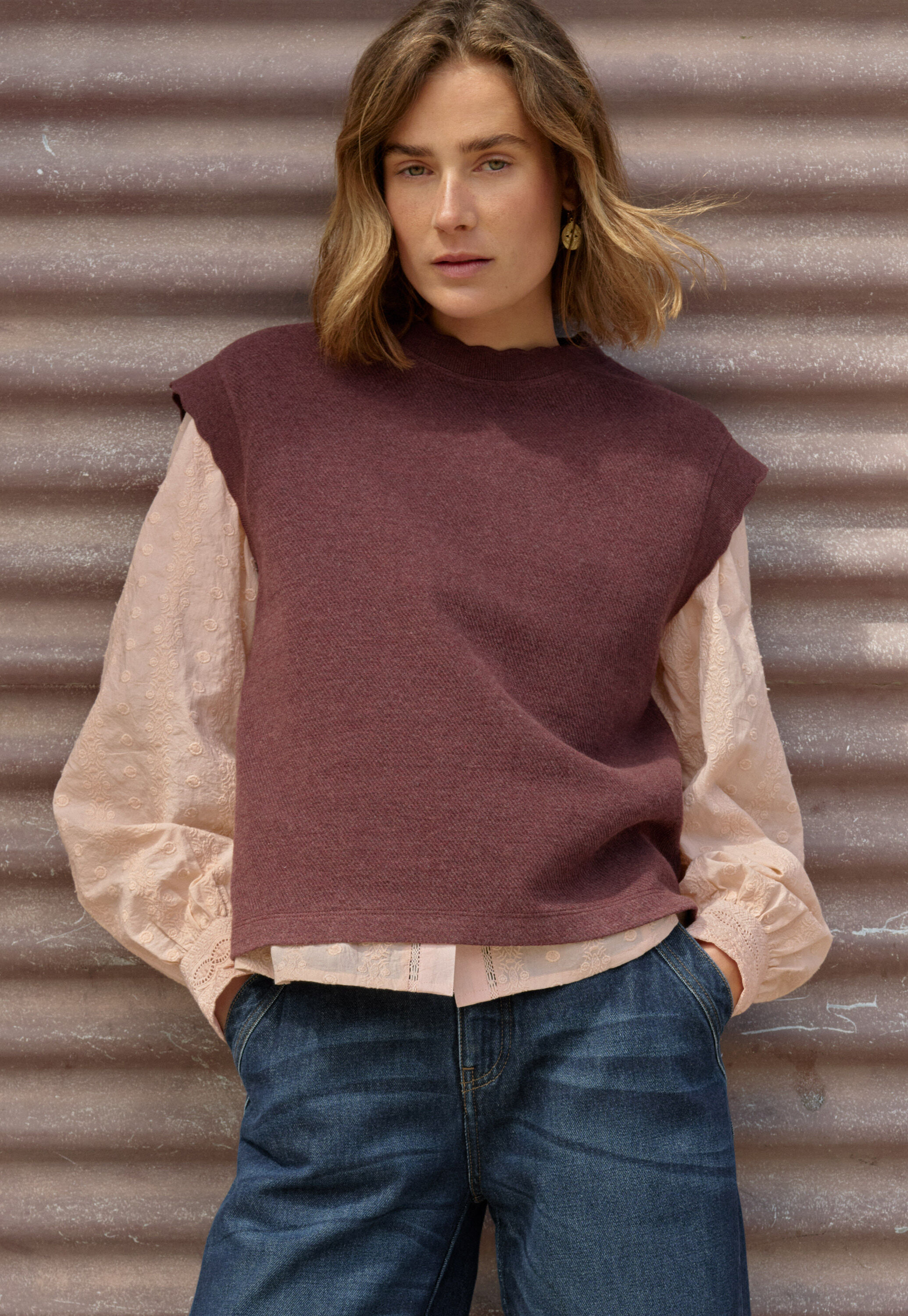 Sleeveless sweatshirt