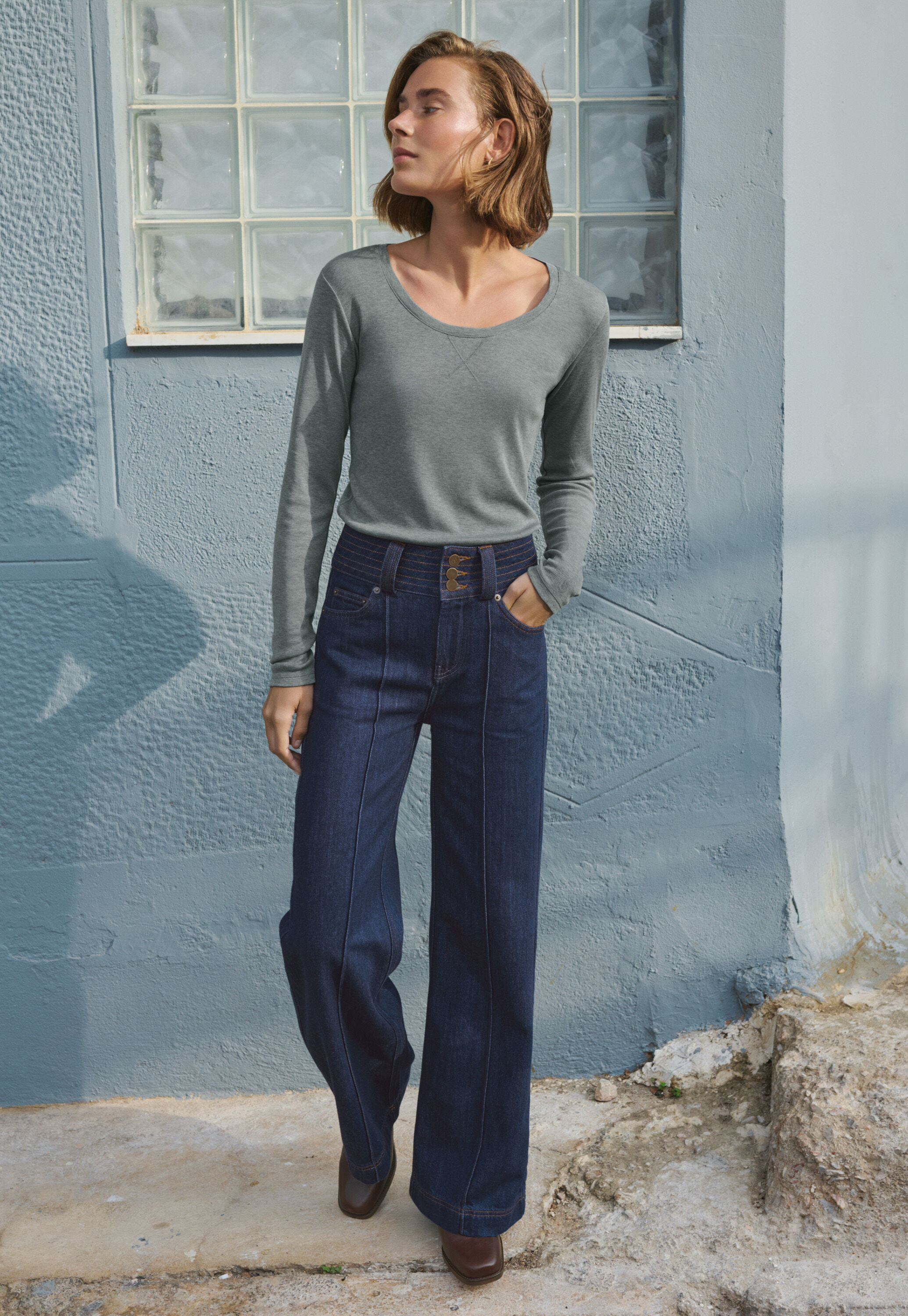 Scoop-neck top