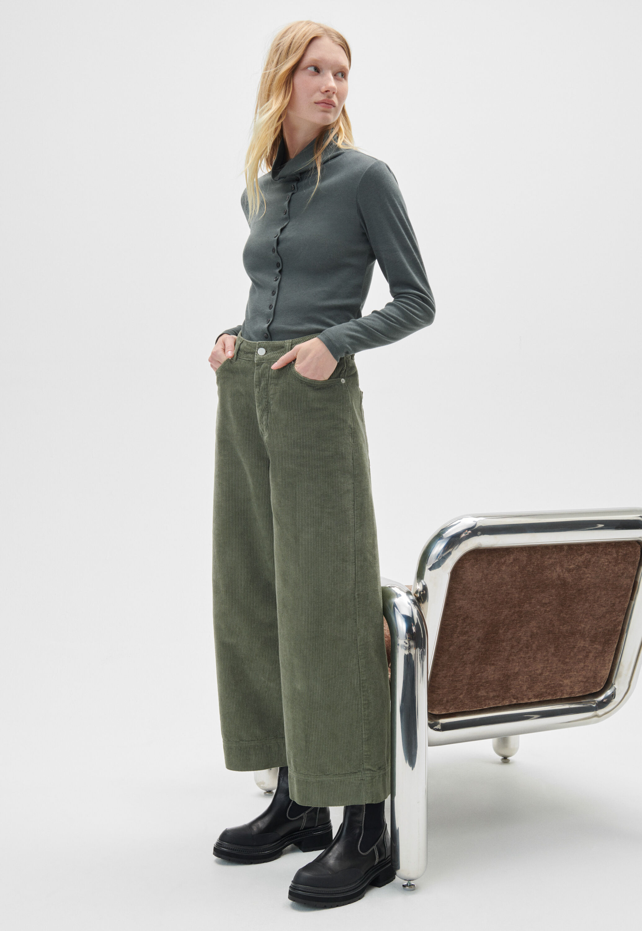 Wide-leg cord trousers