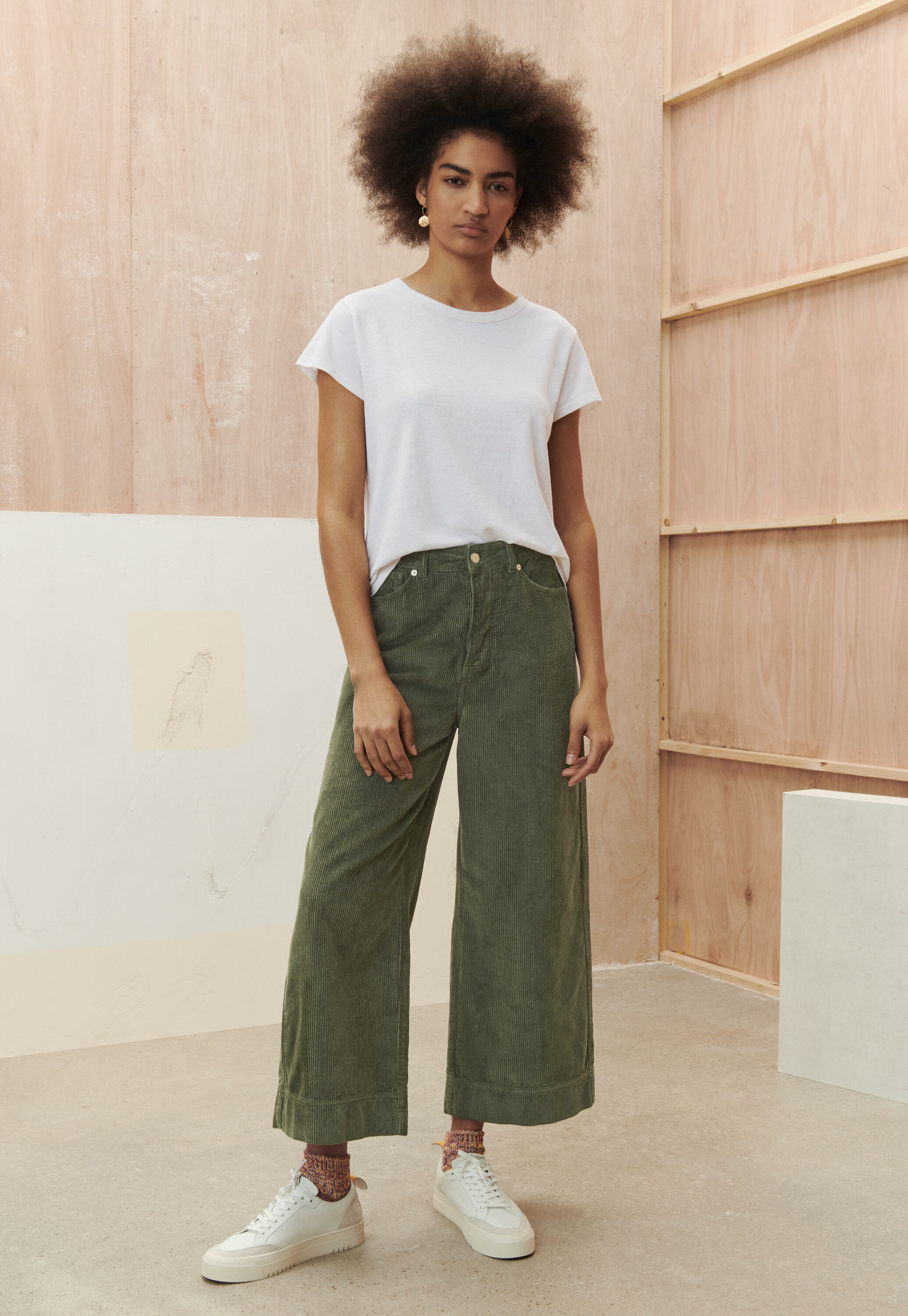 Wide-leg cord trousers