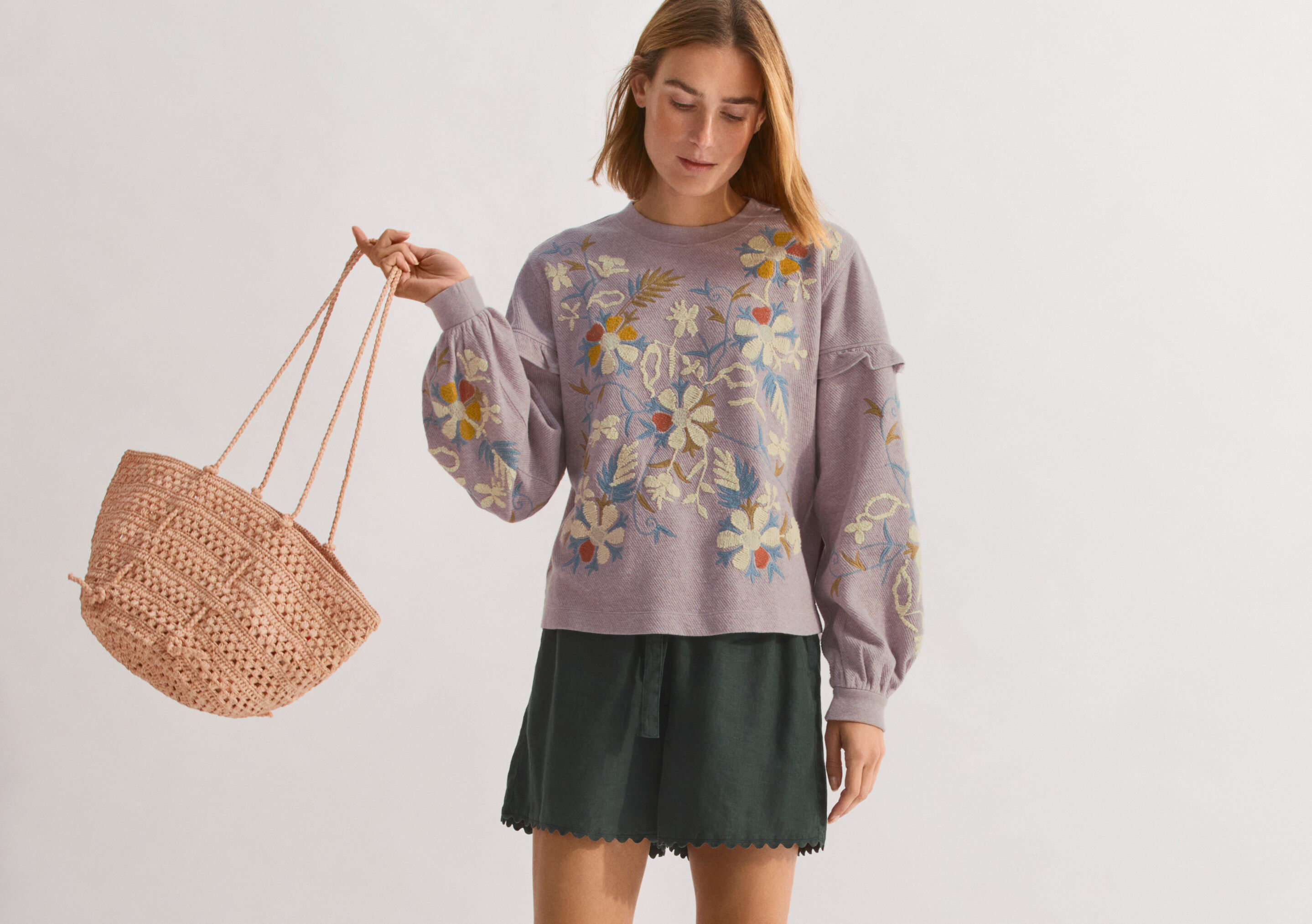 Woven shoulder bag