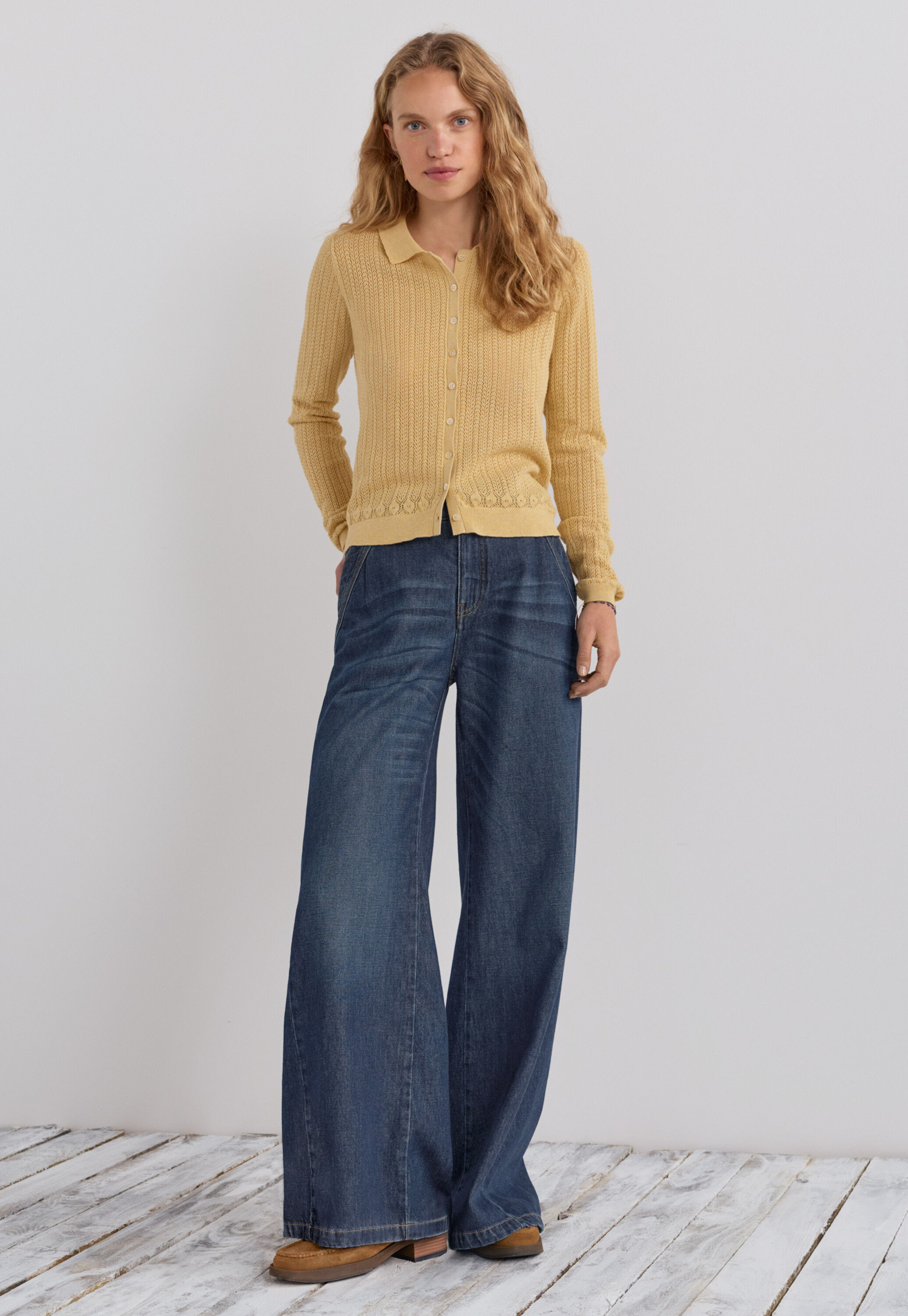 Lace-stitch collared cardigan