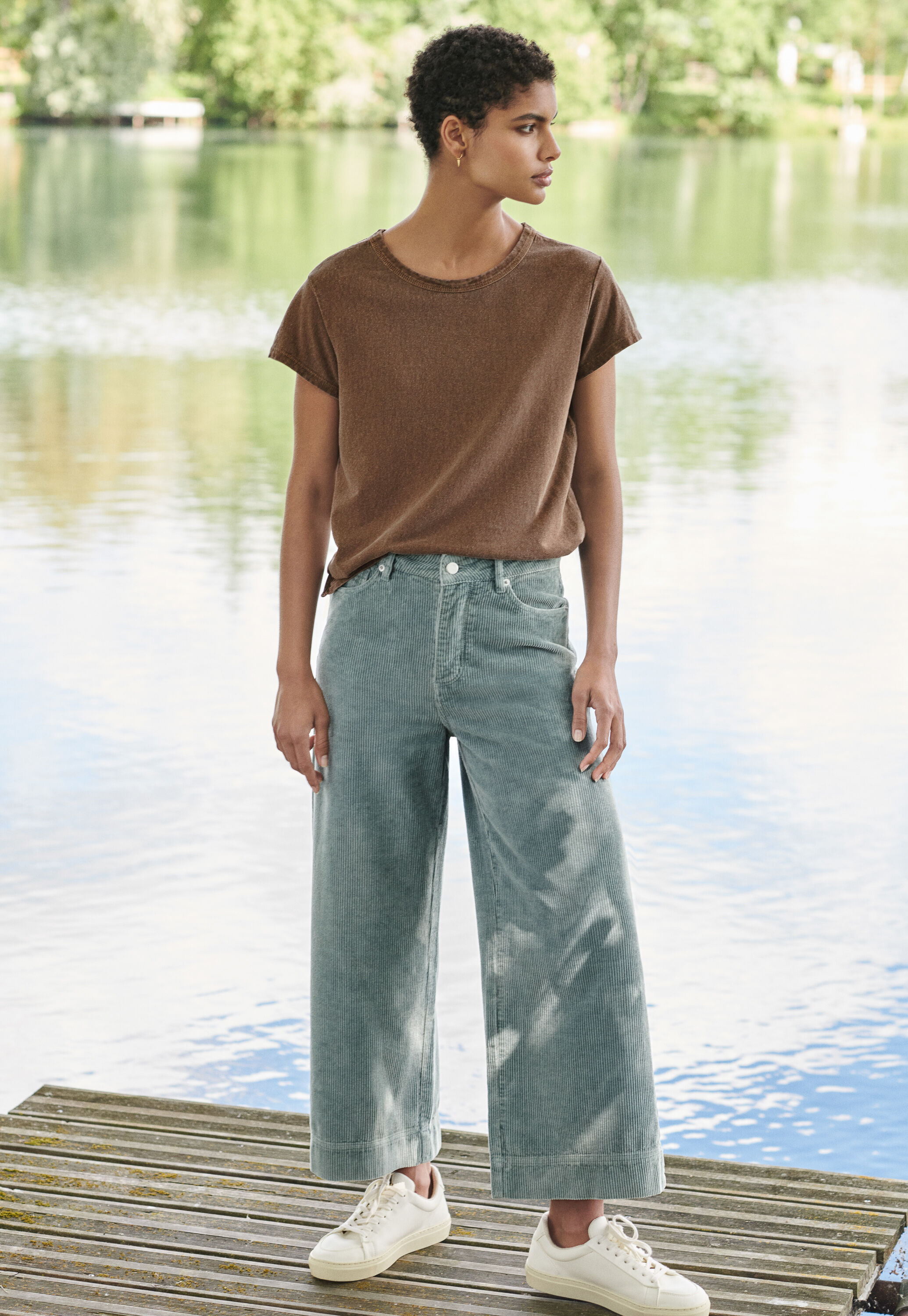 Wide-leg cord trousers