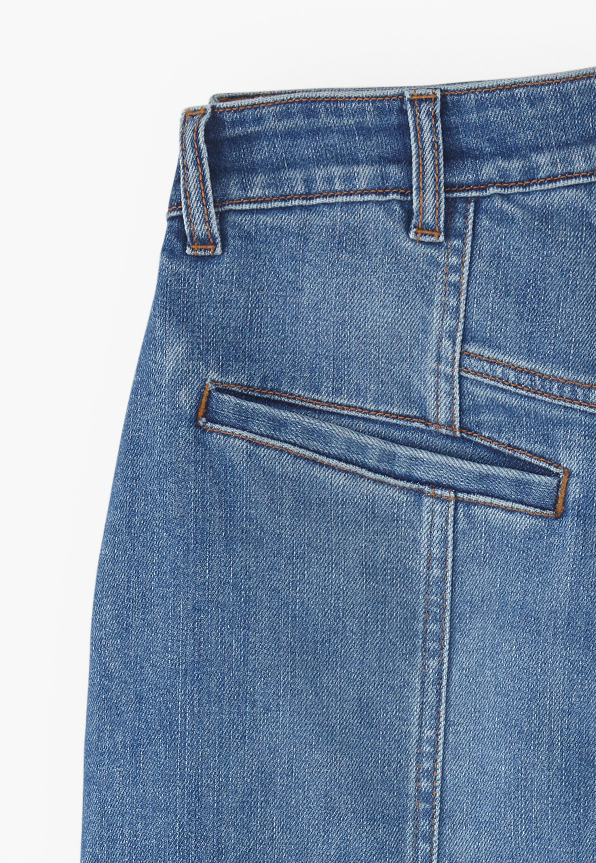 Tapered jeans