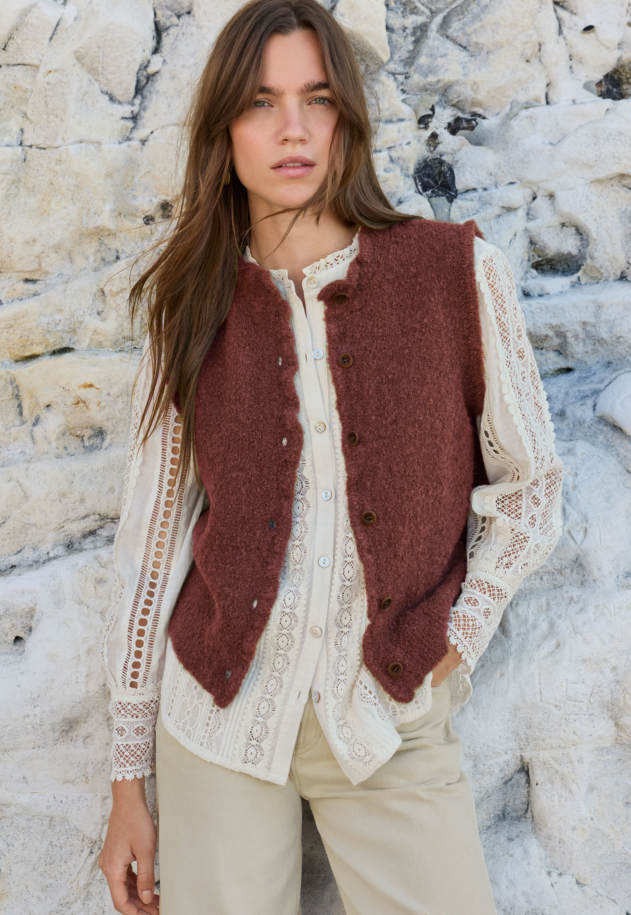 Frill-edge knitted gilet